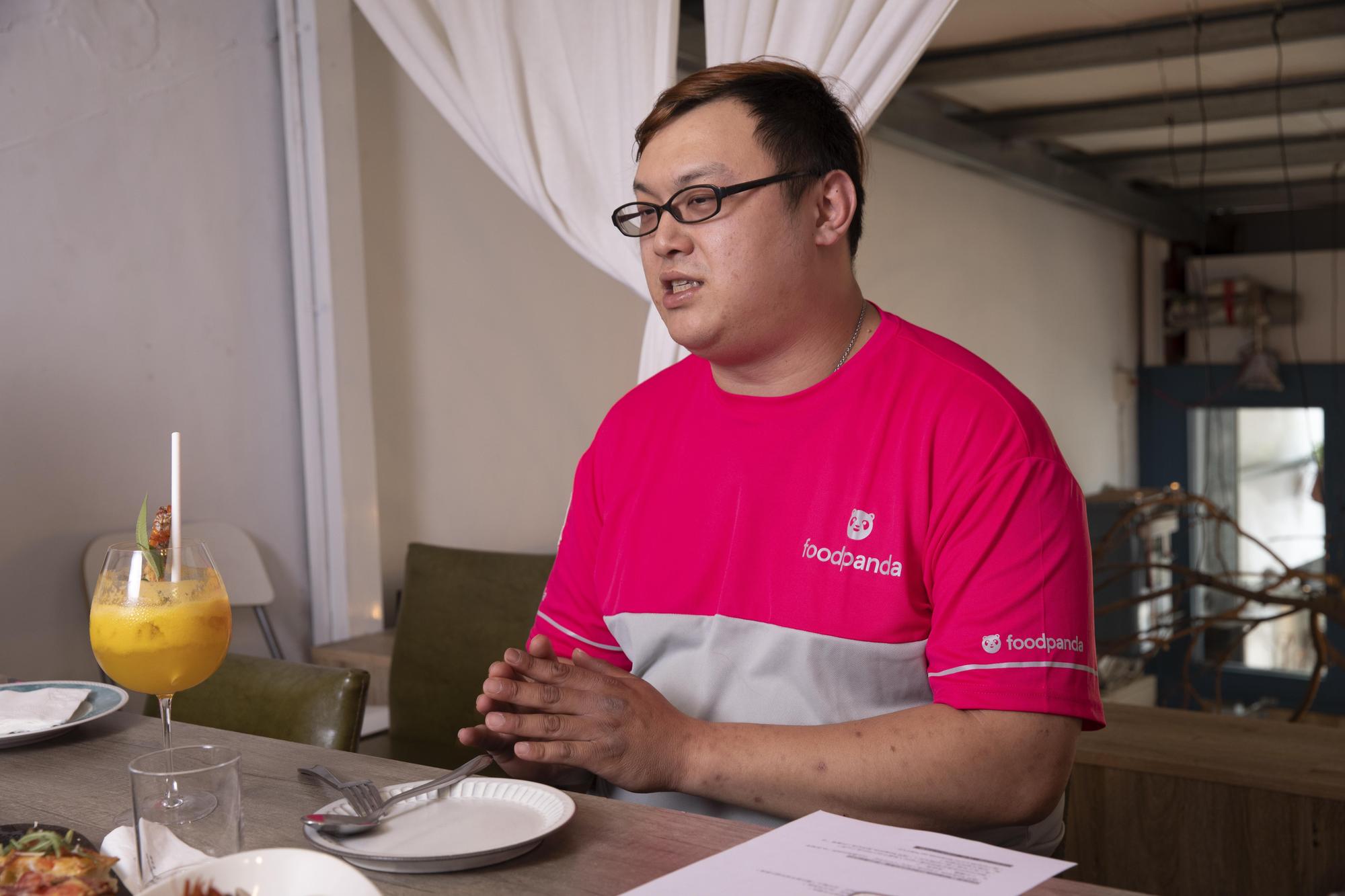林彥宏發現跑外送的付出和回報成正比,且時間彈性自由,毅然決然轉職,成功讓收入翻倍。