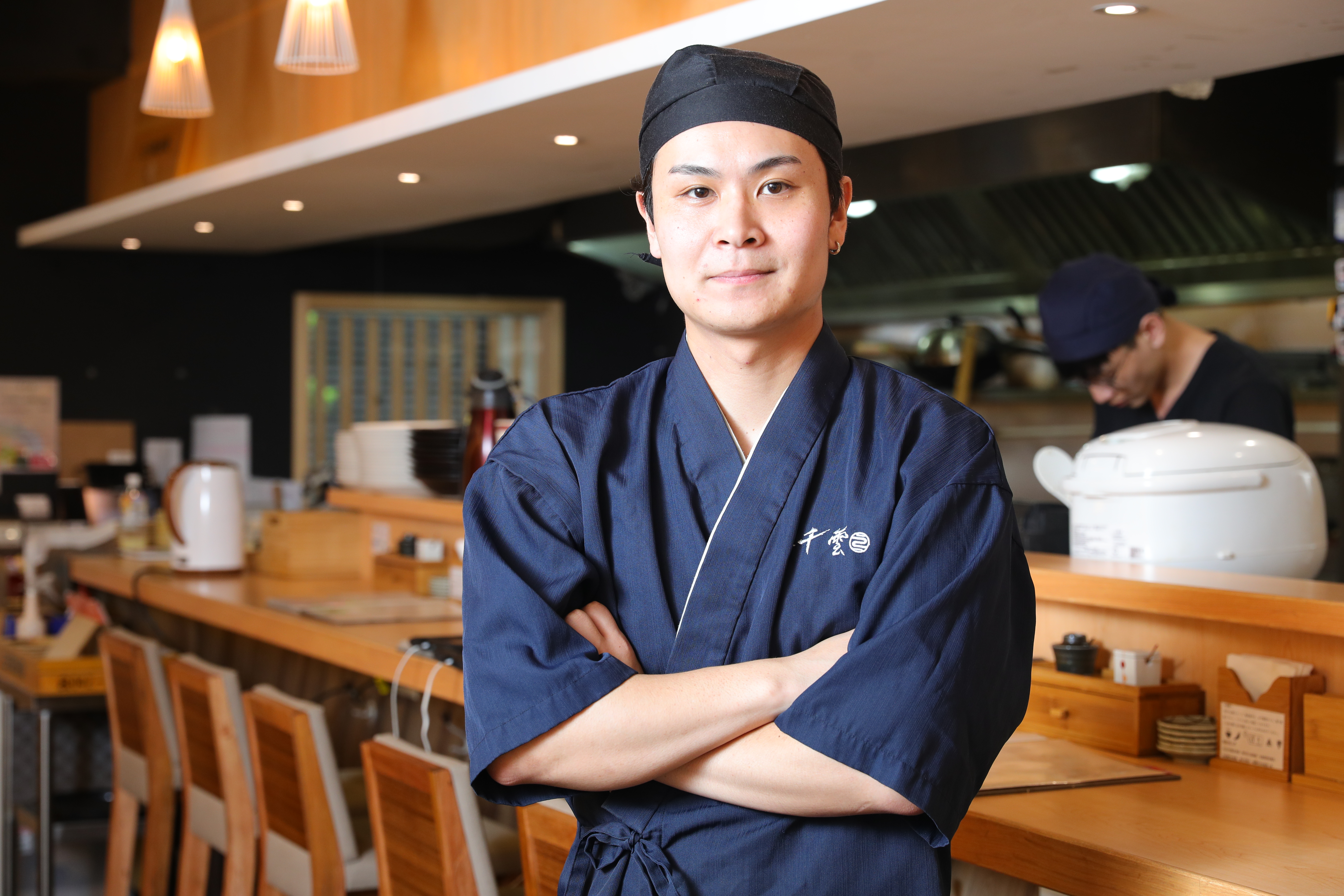 店長野条岳與老闆一起回日本研究雞白湯拉麵作法，再改良出獨門口味。