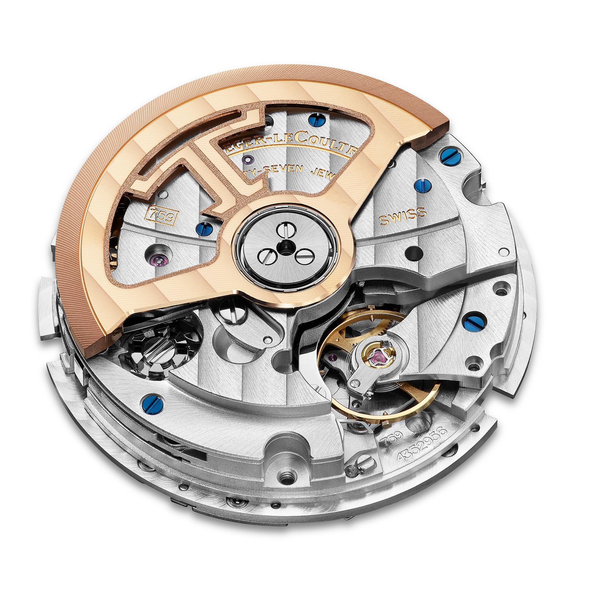 這是三針日期腕錶所裝載的新一代899型自動上鏈機芯，改換上矽材質擒縱裝置，動力儲存一舉提升至70小時。