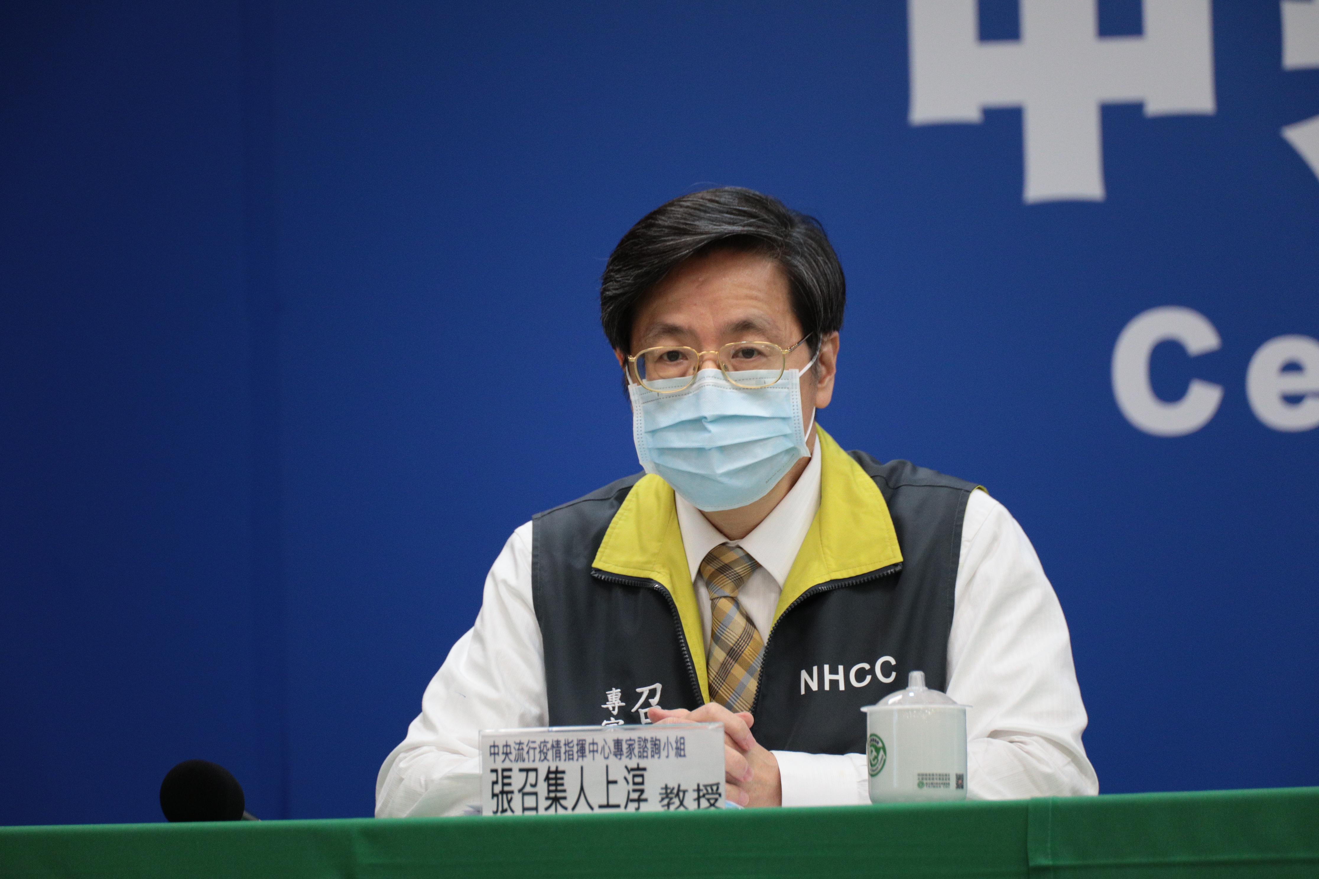 針對有個案出現「復陽」情形，張上淳解釋來龍去脈。（中央流行疫情指揮中心提供）