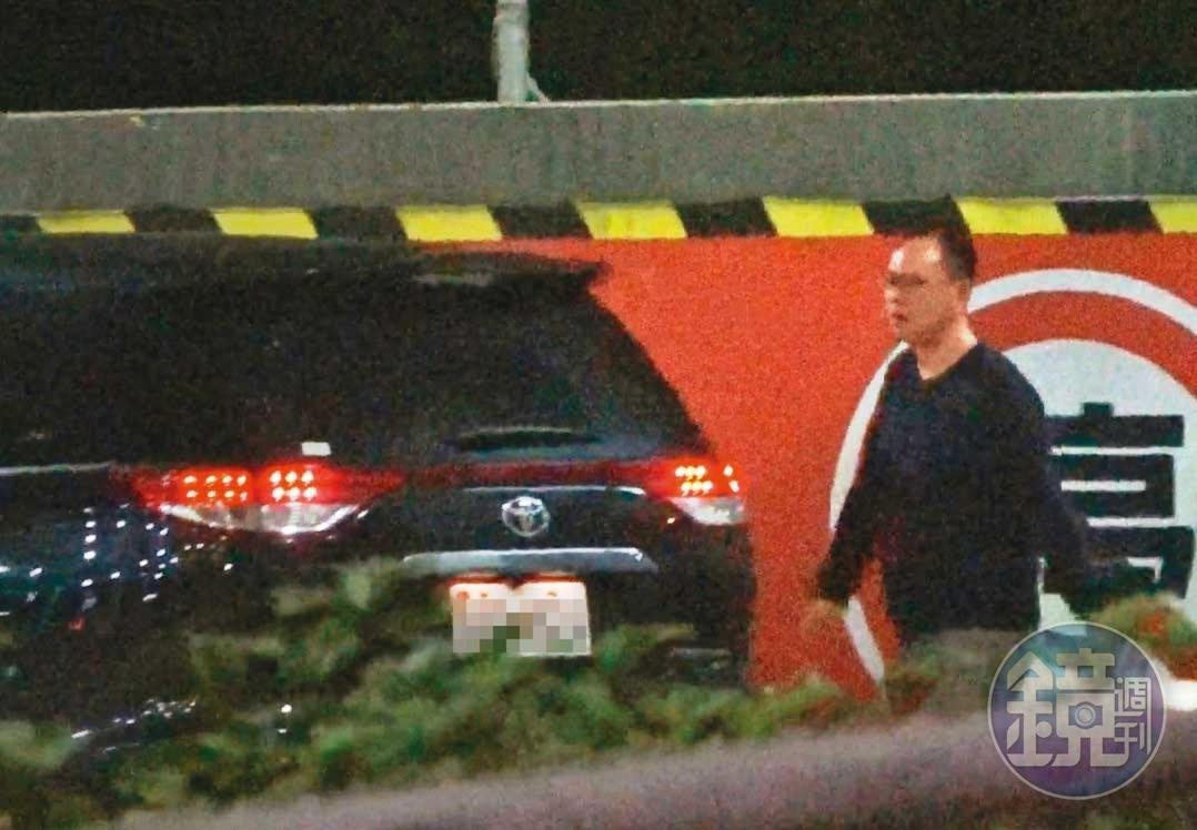 2020/04/17 19:47,董德堉(圖)載凌回台中,路經加油站,董下車上廁所。