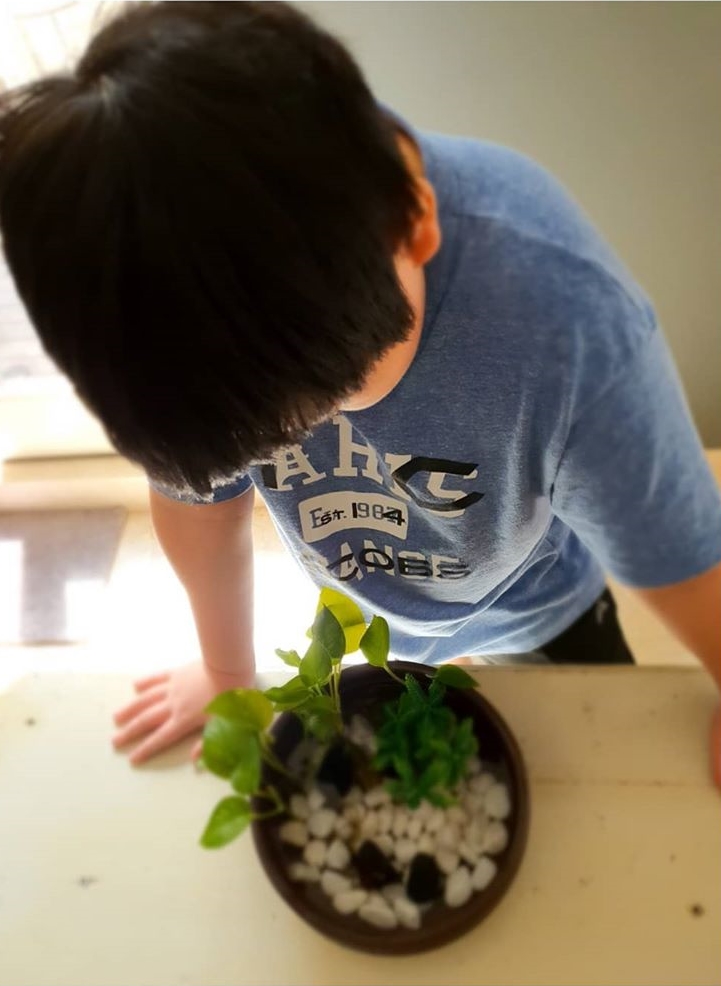 宋玧妸與薛耿求的兒子今年9歲,雖然常出現在宋玧妸IG裡但不曾露臉。(翻攝宋玧妸IG)