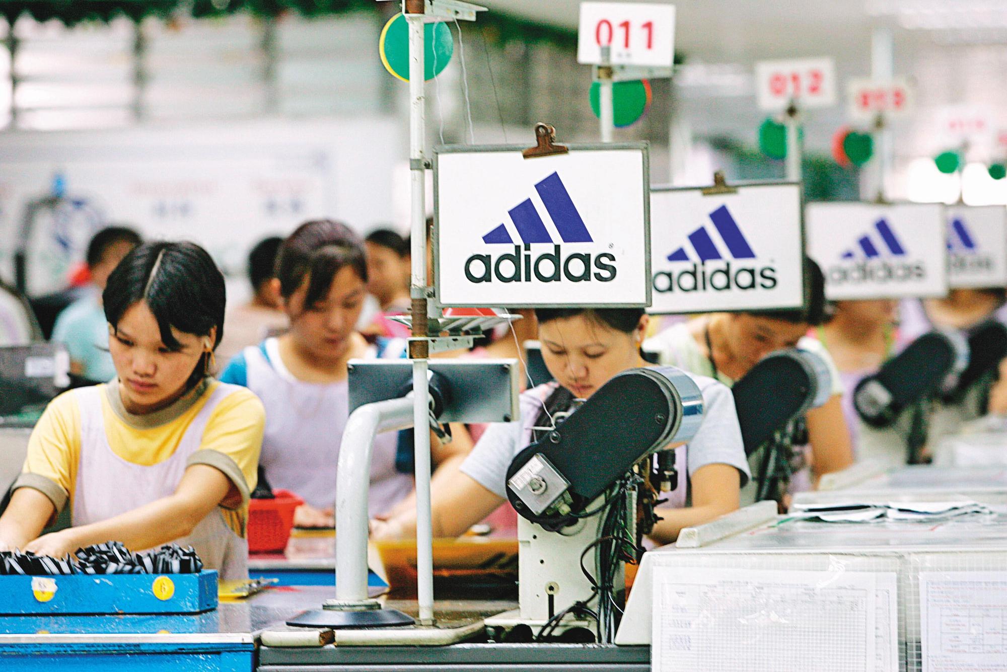 寶成主要客戶adidas面臨疫情衝擊，直接砍單。（東方IC）