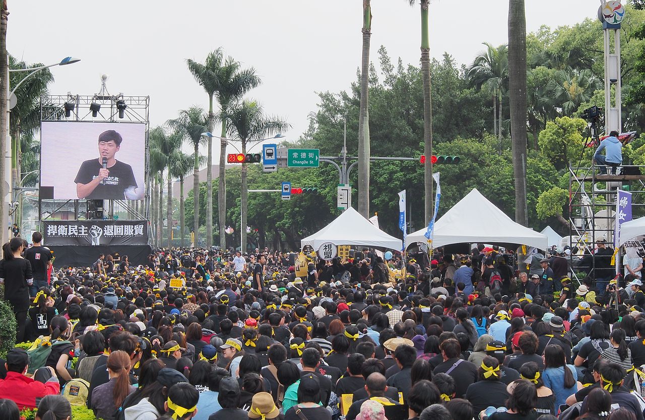 發生在2014年3月的太陽花學運，影響台灣政壇深院，其中攻占立法院今二審宣判，主導的魏揚等人一審原遭判無罪，二審時分別改判4至2個月徒刑。（翻攝自維基百科by_綠魚）