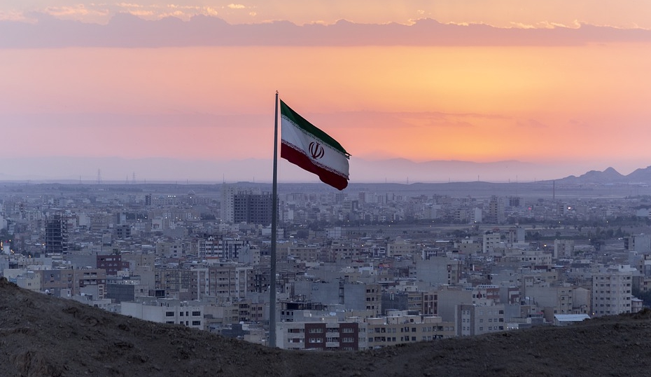 伊朗民眾因誤信喝甲醇能抗武漢肺炎，造成700多人喪命。（Pixabay）