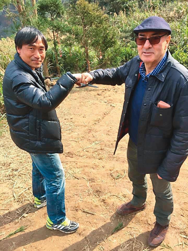 從《沈默》藝術總監丹提費瑞帝（右）身上，陳新發（左）看到對美感的自信。（陳新發提供）
