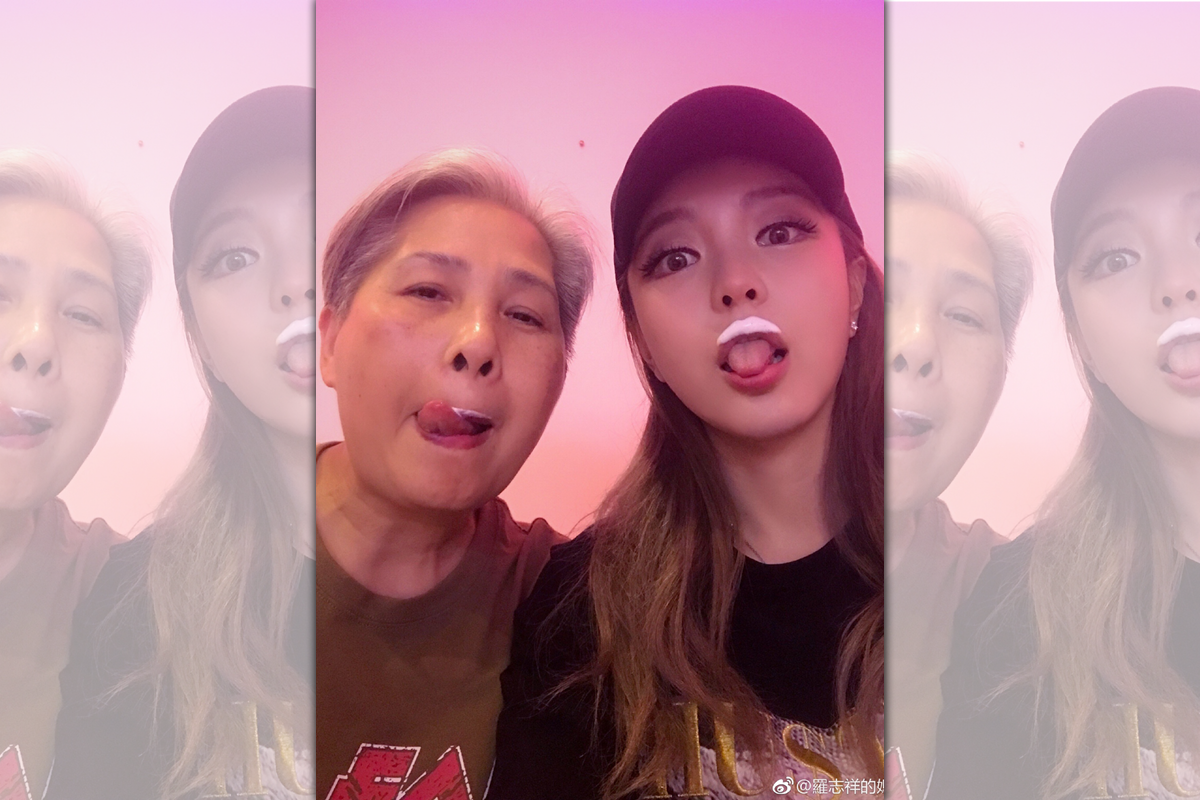 周揚青將羅媽媽視為「準婆婆」，常飛來台灣陪伴羅媽媽，一起吃飯、逛街。（翻攝自羅志祥媽媽微博）