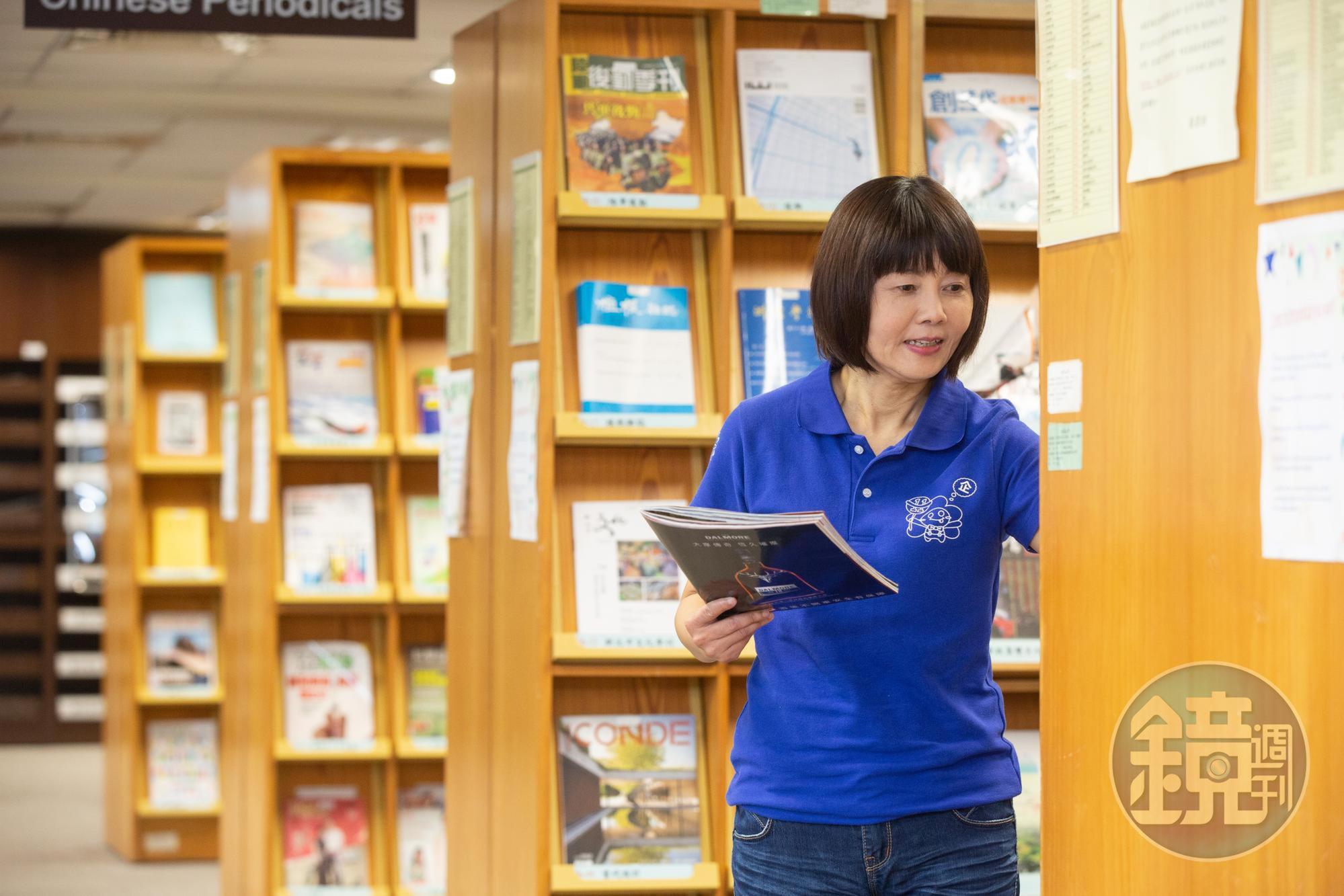 江季芸常到銘傳大學圖書館吸收新知,投資理財相關書籍已閱讀不下百本。