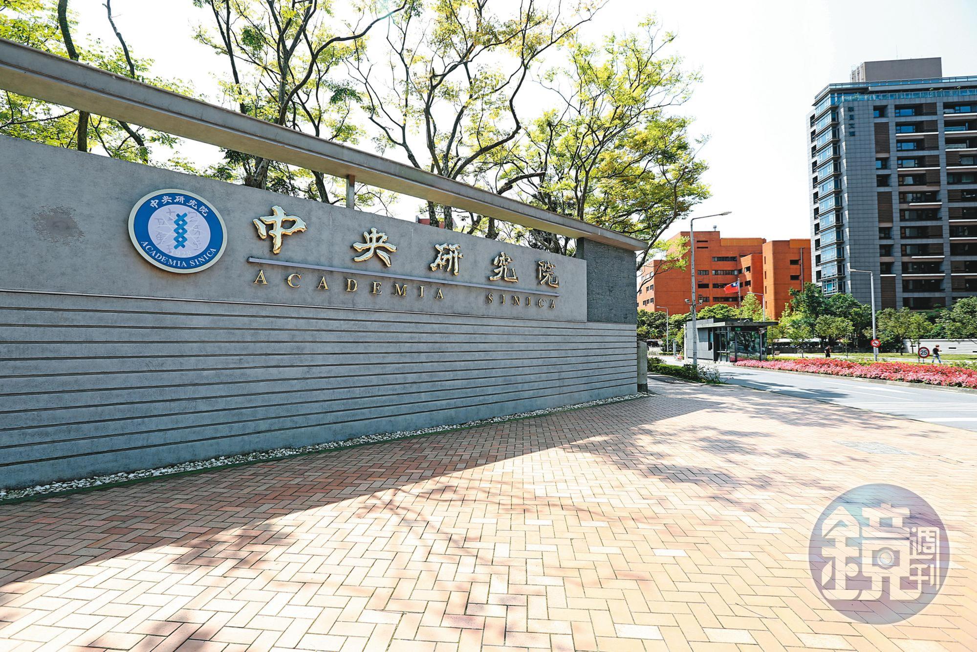 除聚焦頂尖研究,中研院自詡善盡社會關鍵責任,這次疫情爆發便快速組成「COVID-19任務工作小組」分頭投入抗疫。