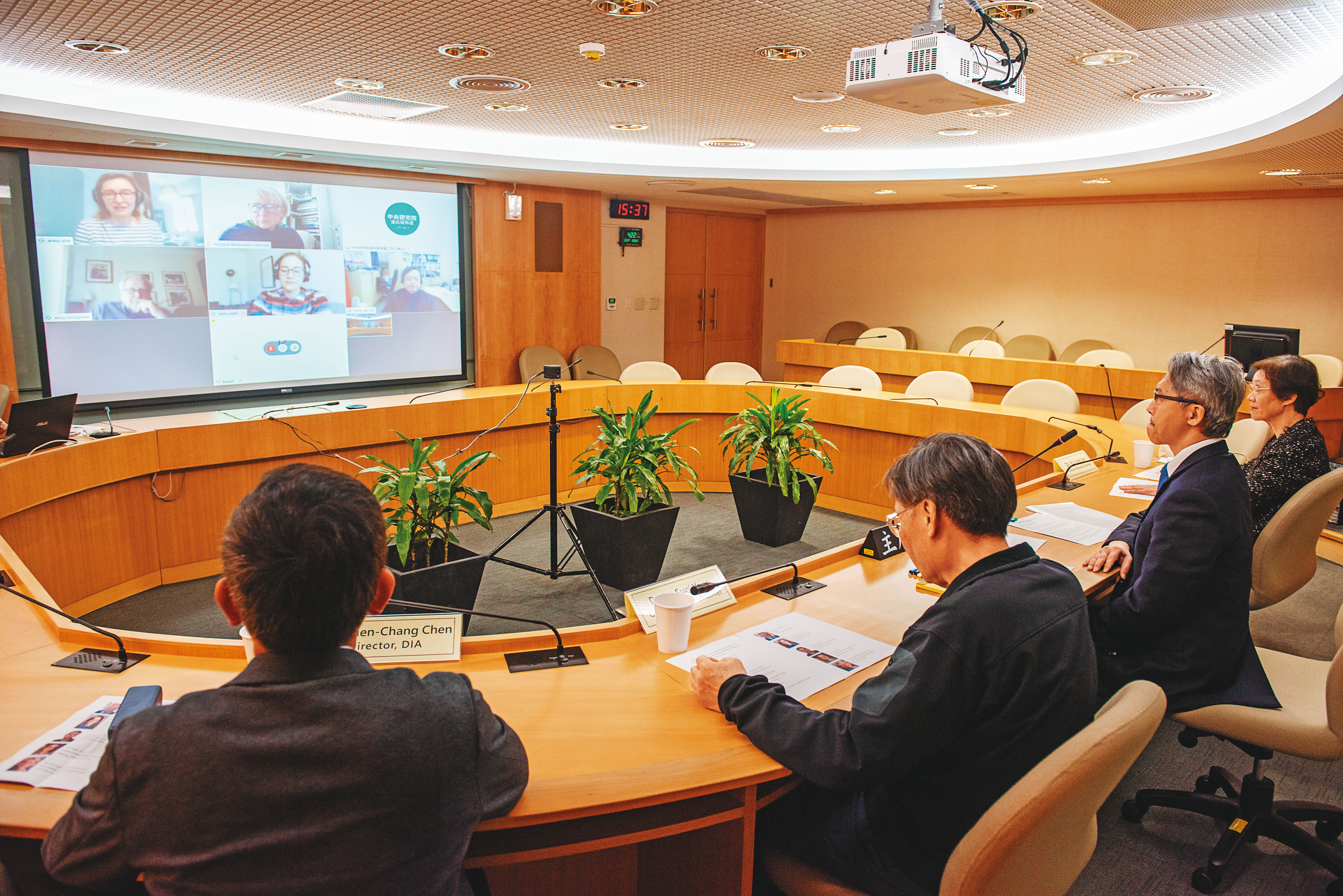中研院快篩技術引起多國興趣,4月23日廖俊智(圖)與波蘭科學院視訊會議後,中研院同意提供波蘭快篩蛋白質樣品。(中研院提供)