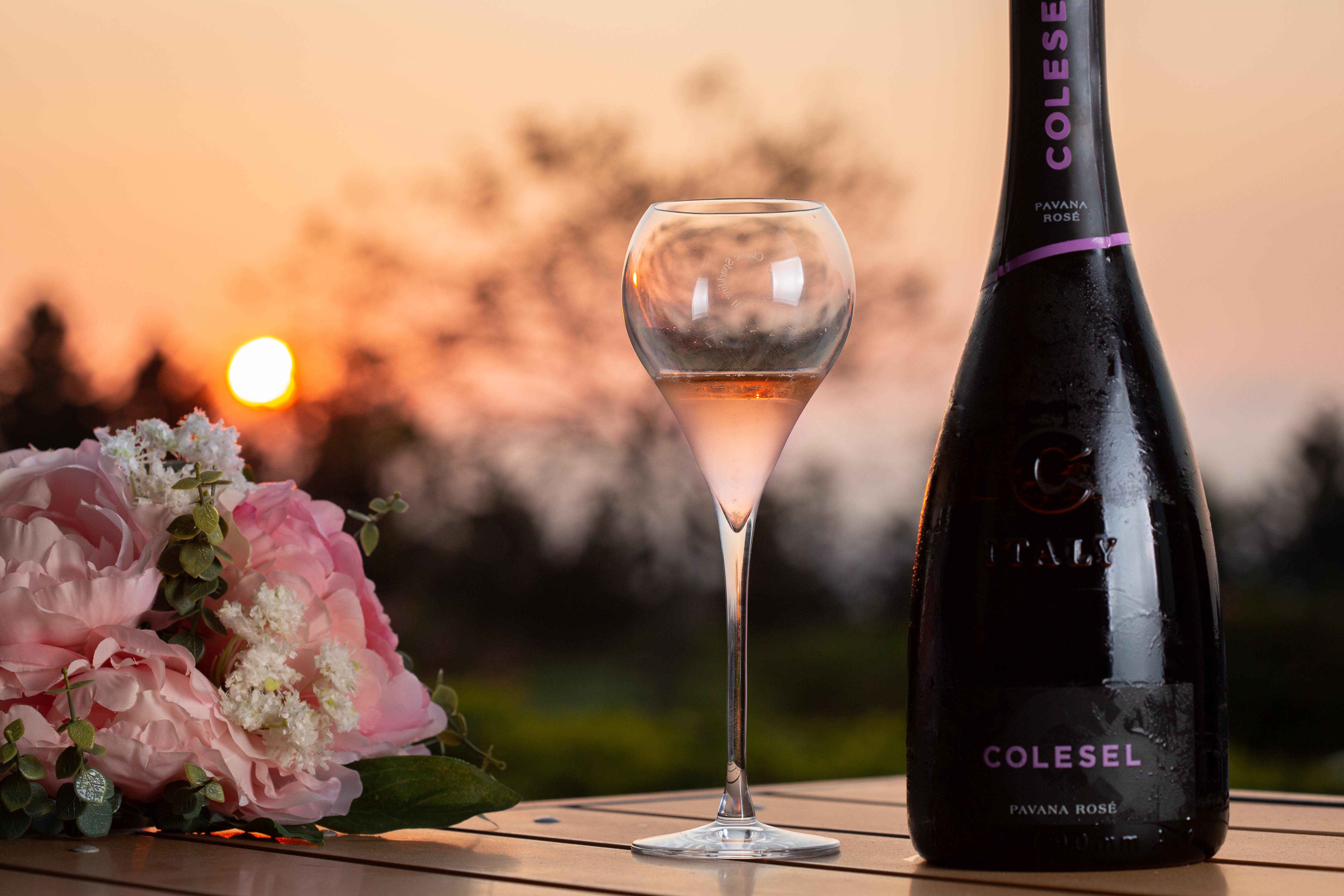 為方便台灣消費者記憶，George幫每款酒都取了中文名字，「粉紅佳人」酒如其名，Veneto在地種葡萄Pavana帶出夢幻色澤與悠揚莓果香。（1,150元／瓶）