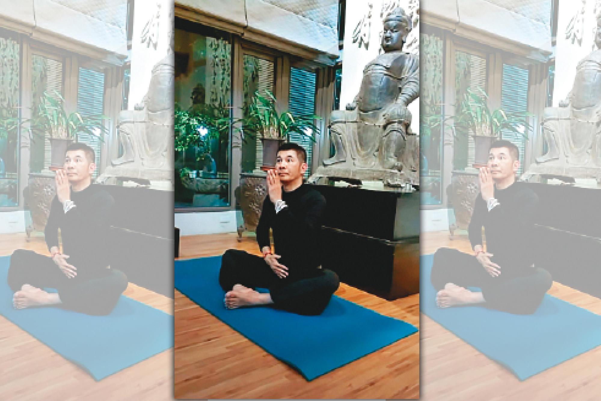 陳國恩先前在私宅開設講經課,且家中裝潢也多是古董文物,讓學員誤認他是古董收藏專家。(翻攝YouTube)