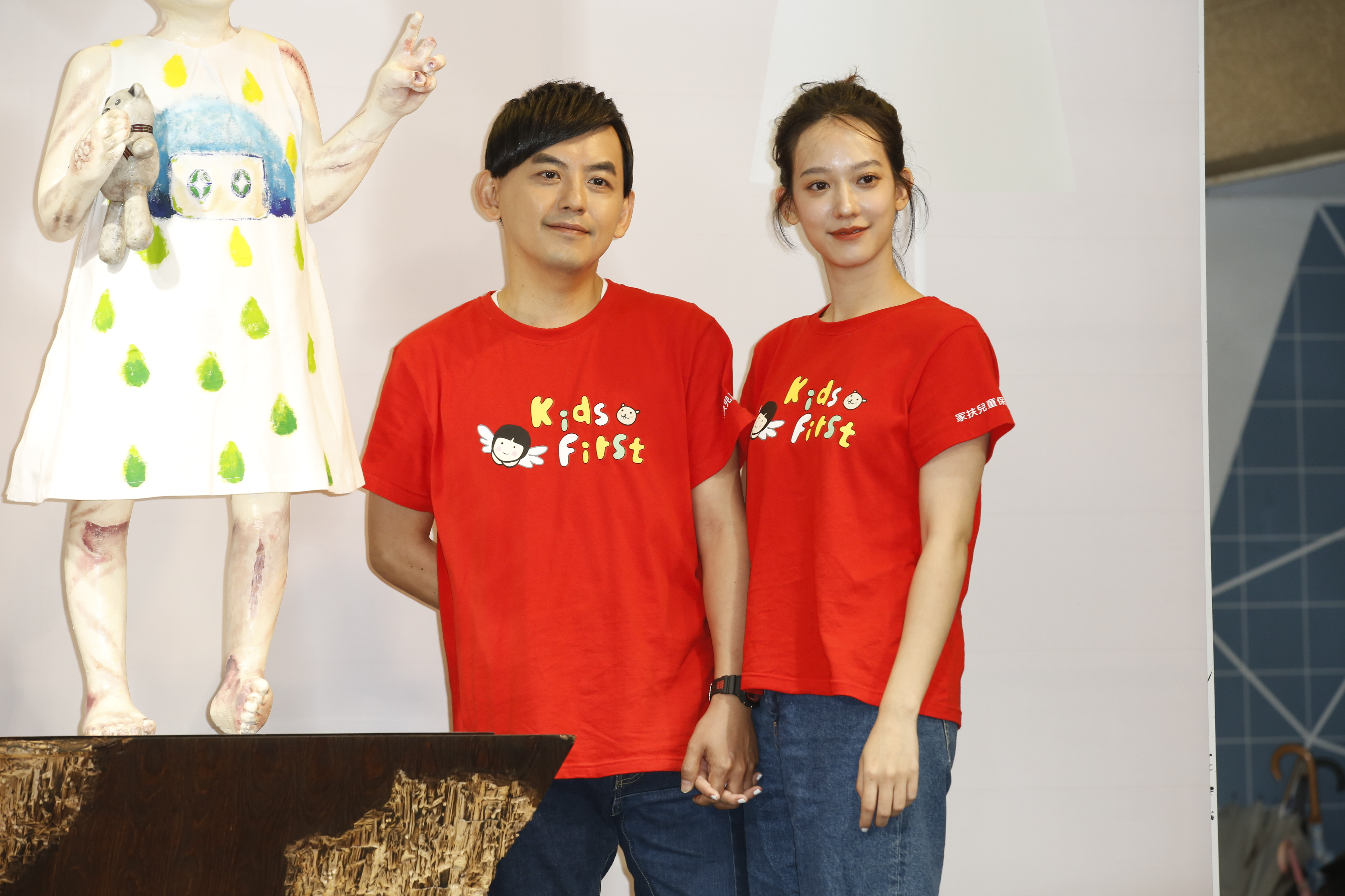 黃子佼、孟耿如首度合體同台獻給了公益活動。