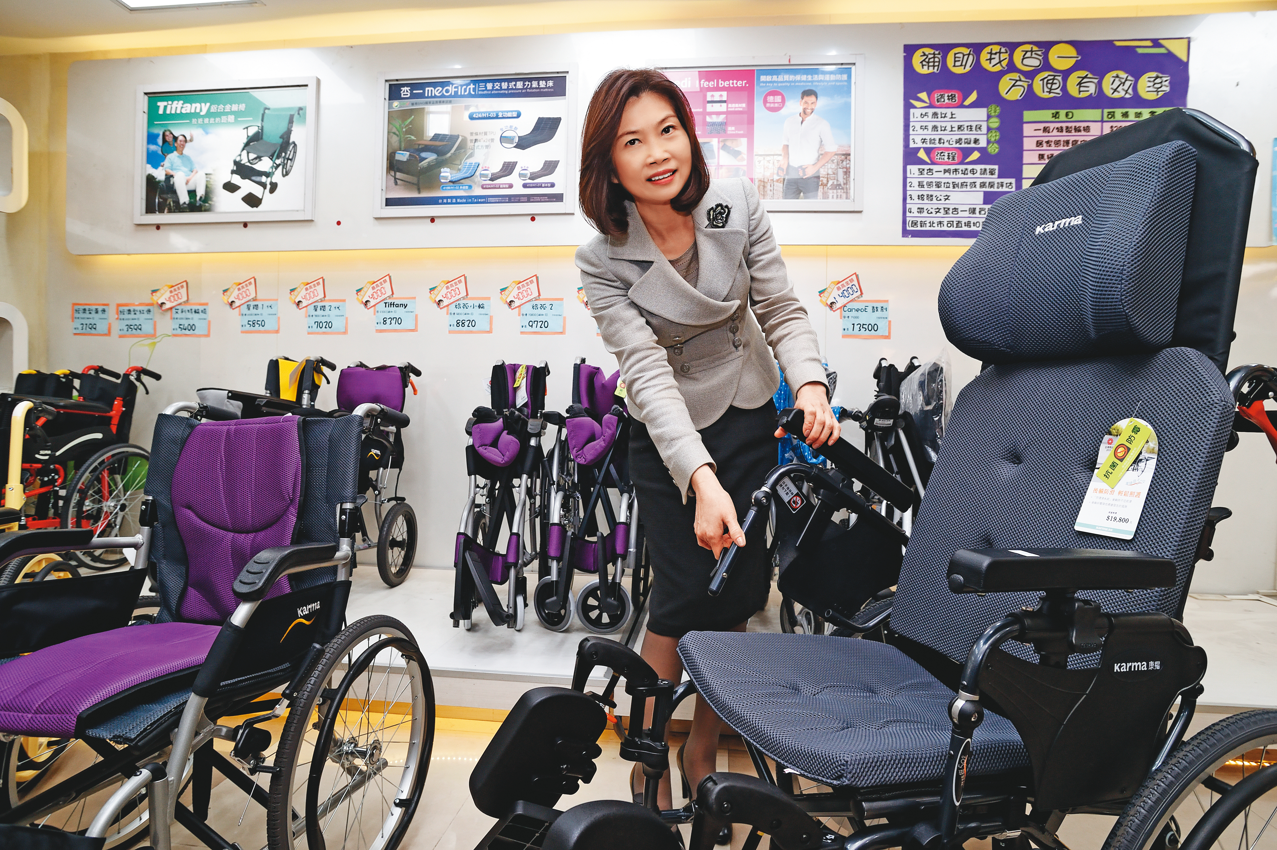 曾是長庚醫院護士的陳麗如，30年前創立杏一醫療，販售醫療照護器材，在海內外擁有272間門市，穩坐醫藥通路王。