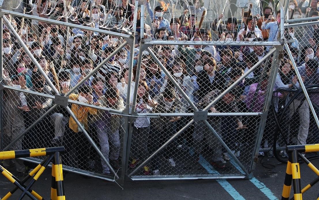 韓國災難電影《流感》中政府為防止病毒擴散決定封城，對照現今武漢肺炎疫情令觀眾心有戚戚焉。（車庫娛樂提供）