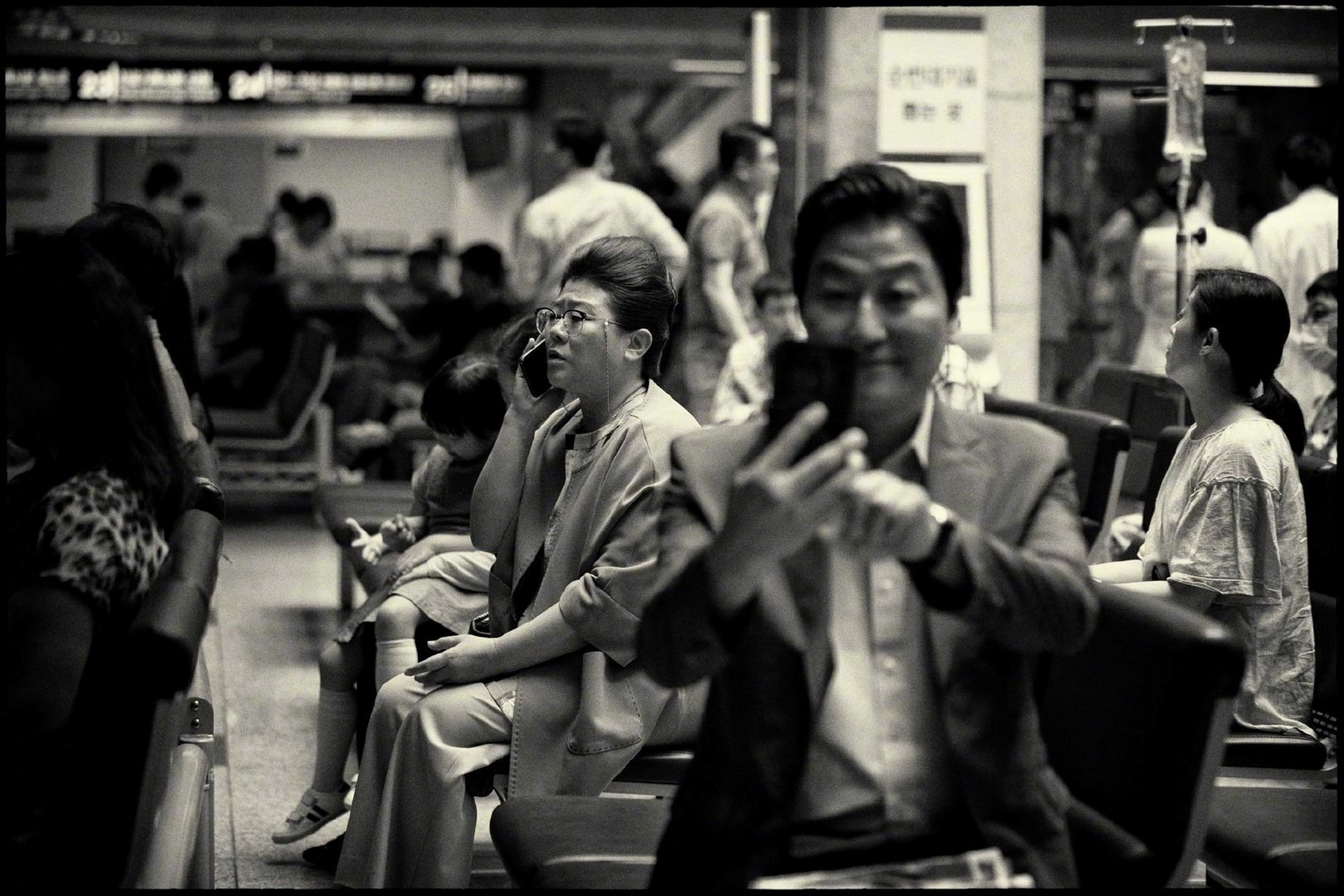 《寄生上流》日前推出黑白版，並將於5月1日在CATCHPLAY+上架。（CatchPlay）