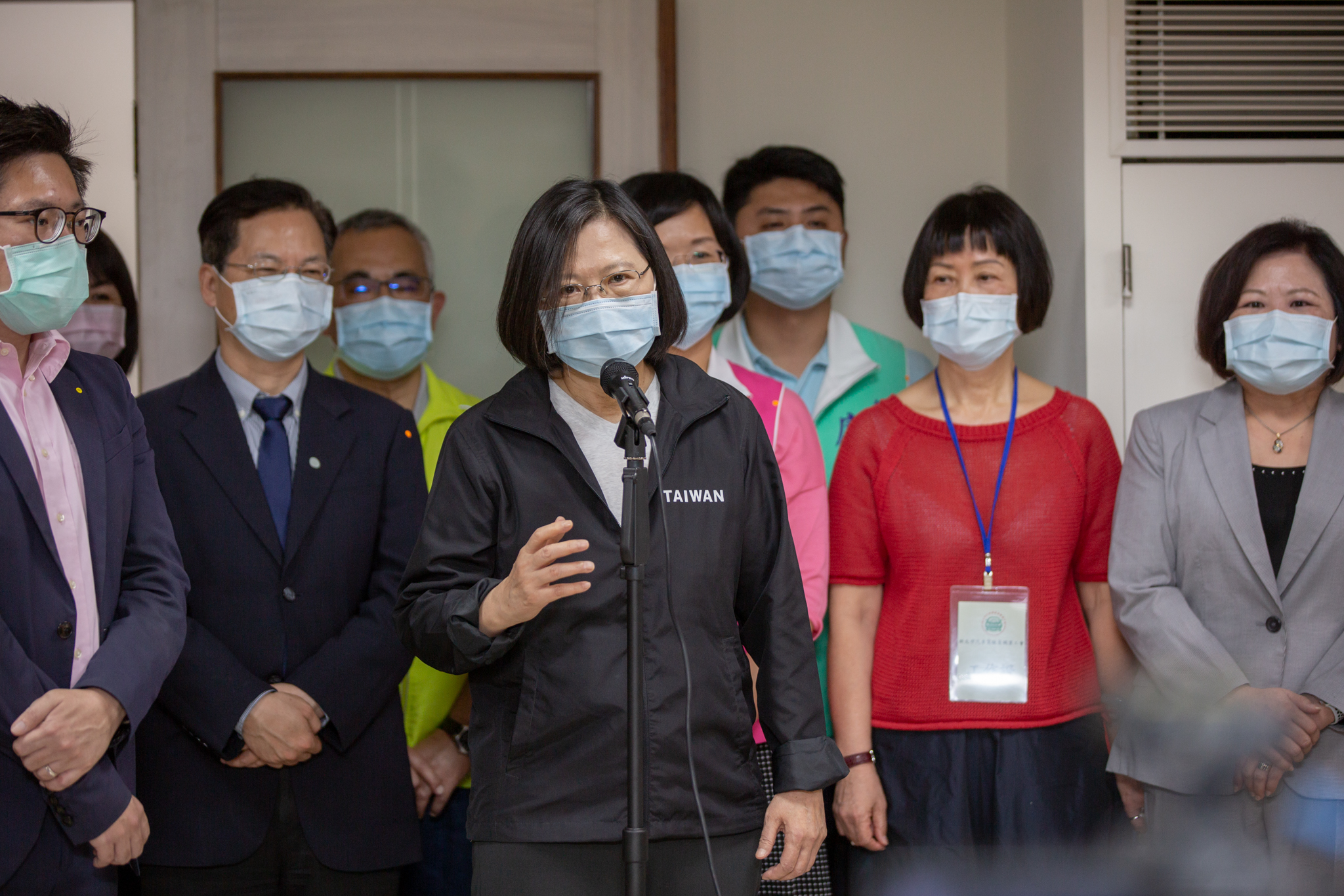 針對陸軍中尉輕聲一事，蔡英文表示，檢調機關已啟動調查，「該負責的人也一定會負責任」。（總統府提供）