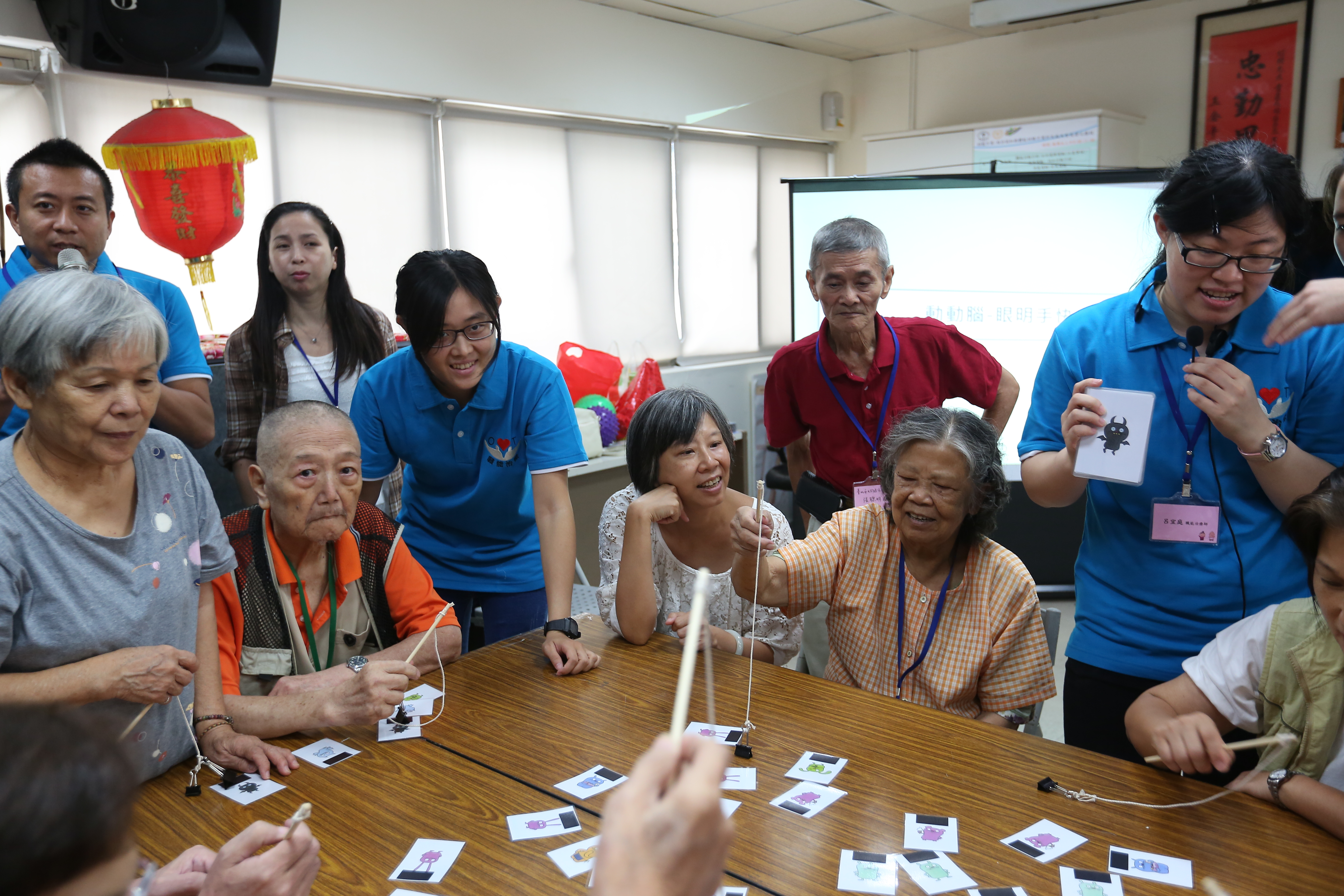 增列12萬元的長照特別扣除額，讓長照需求家庭減輕負擔。圖為示意圖。