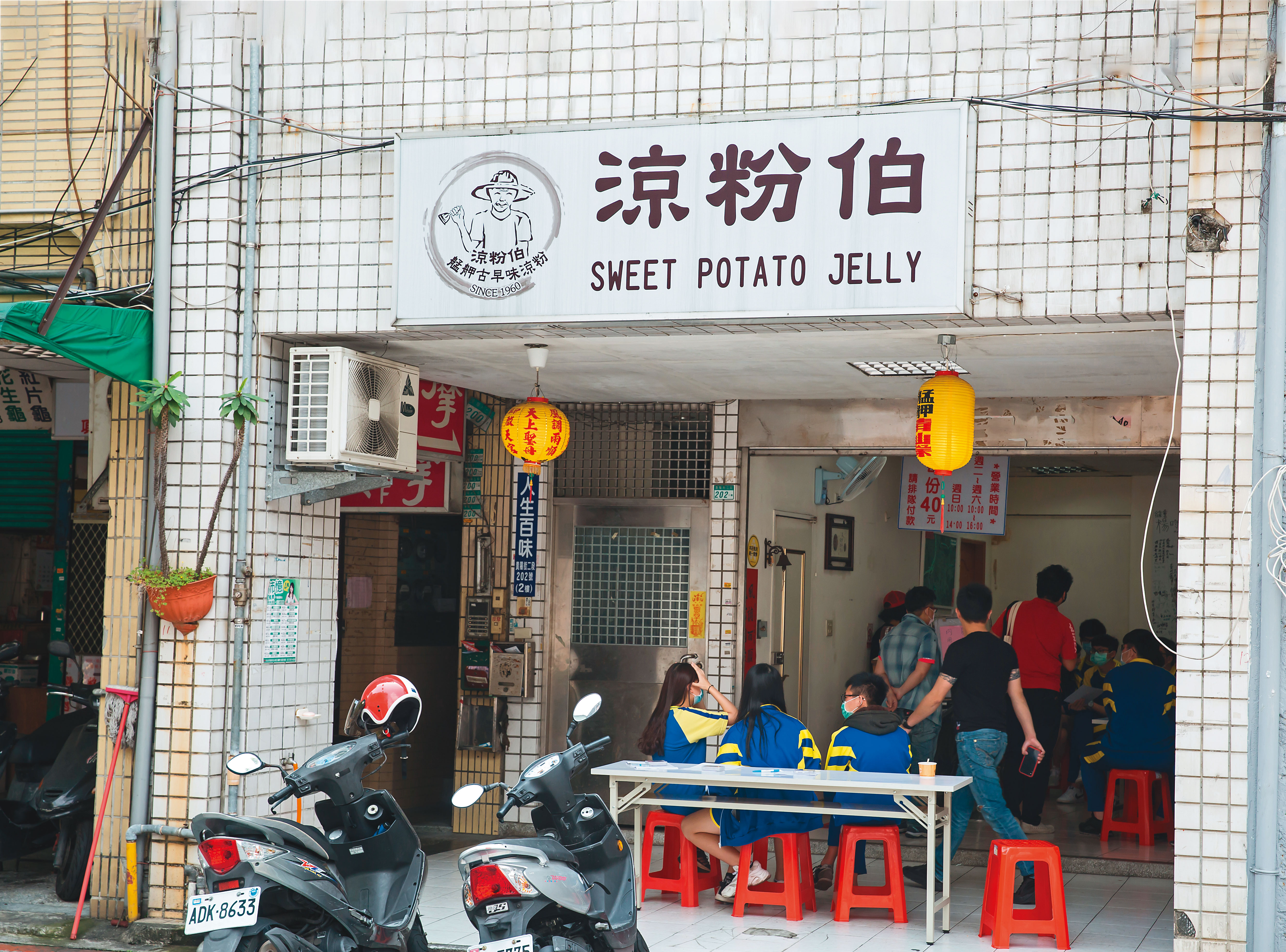 3年前辜凱鈴在萬華貴陽街開了店面，希望可以將人潮帶進已經沒落的「台北第一街」。