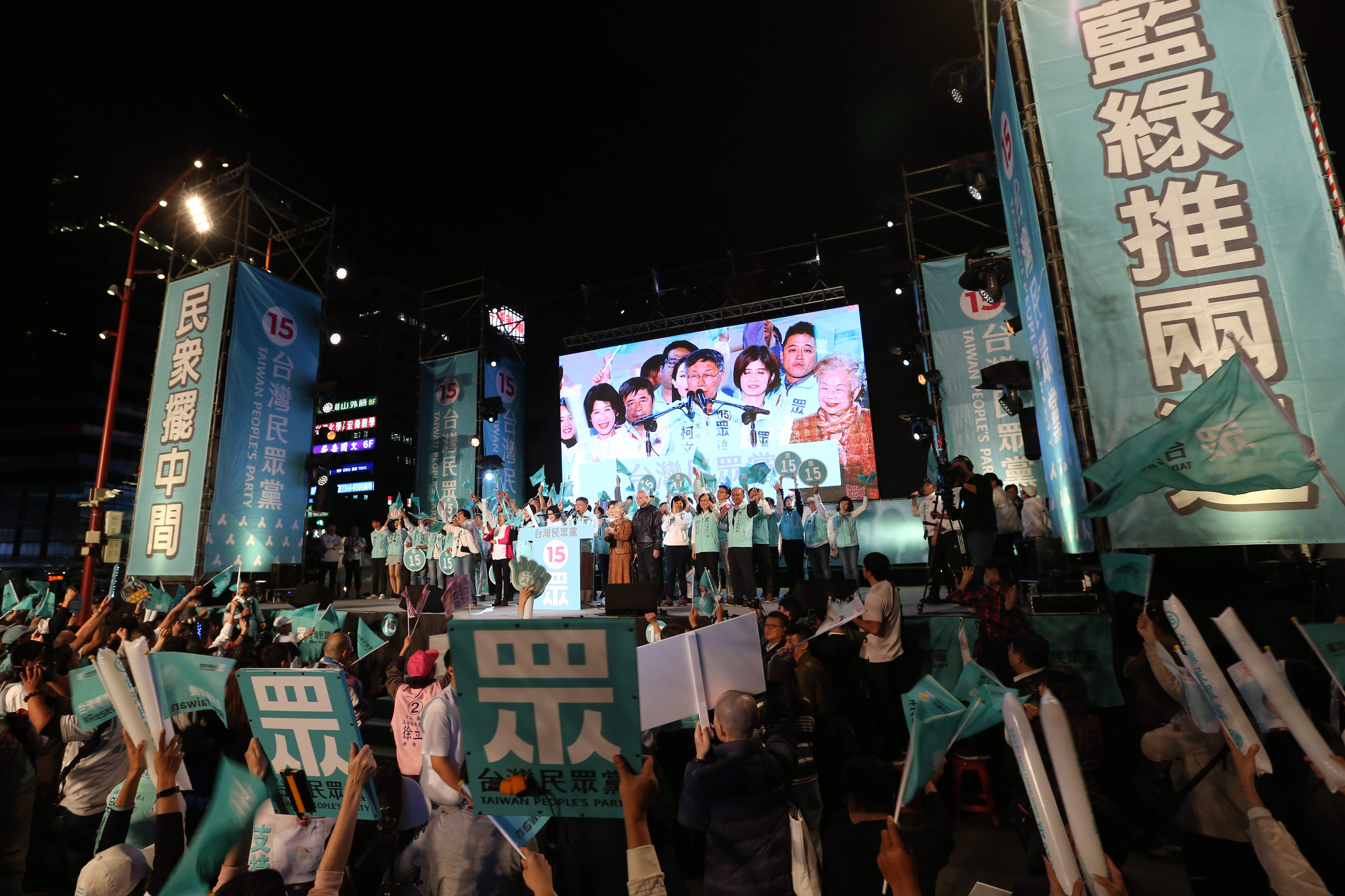 近來小黨林立、候選人也善用小額捐款募資，民眾想列舉扣除捐贈得留意規定。