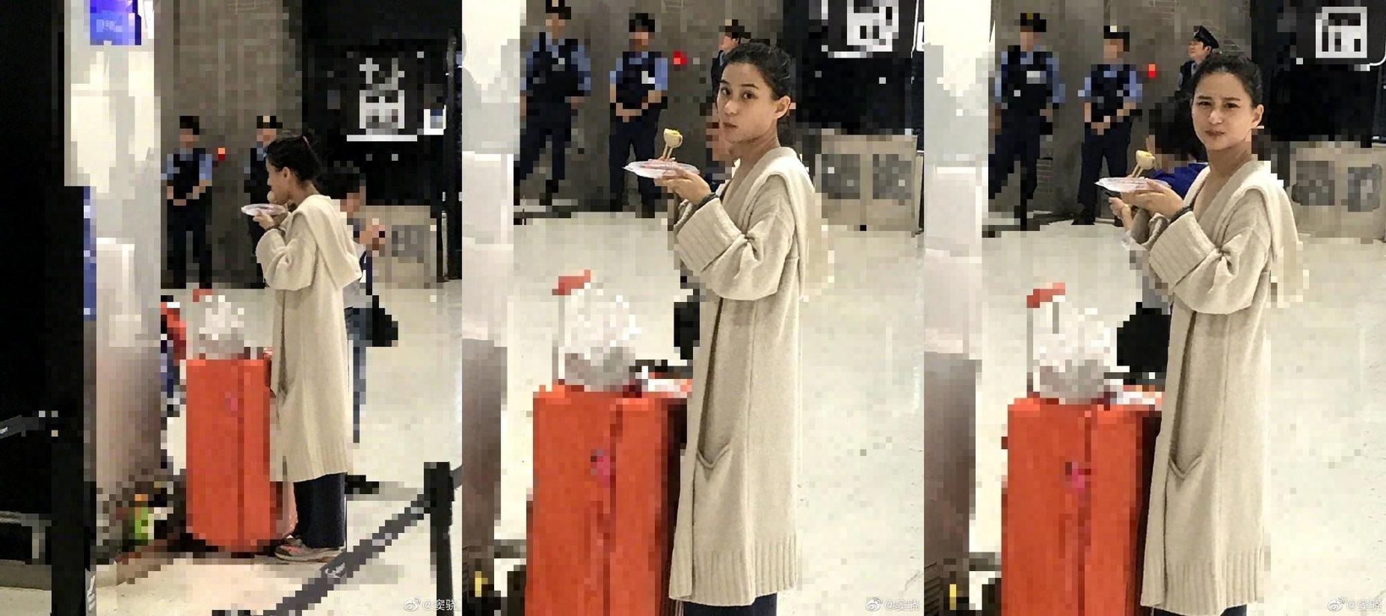竇驍拍下女友何超蓮吃相，她發現被偷拍露出可愛表情。（翻攝自竇驍微博）