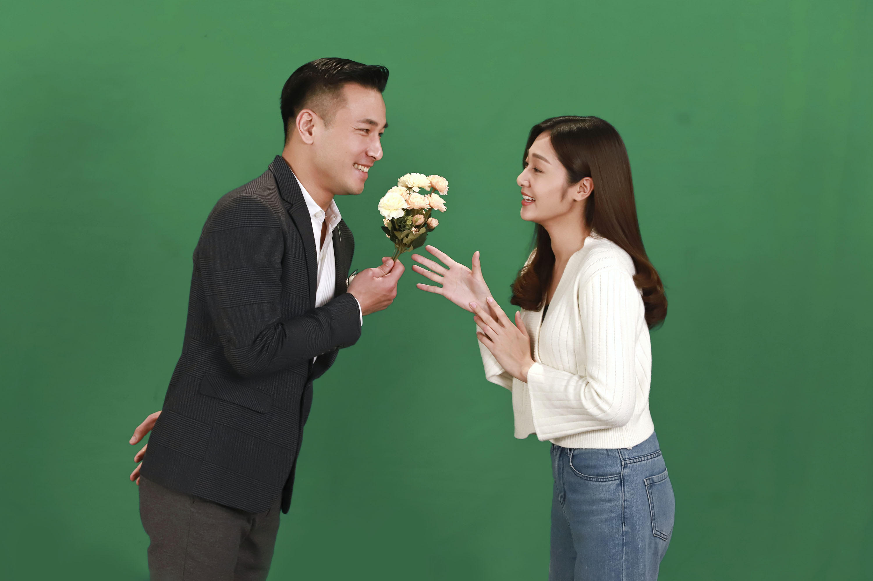 民視為了社交距離，省略很多吻戲。（民視提供）