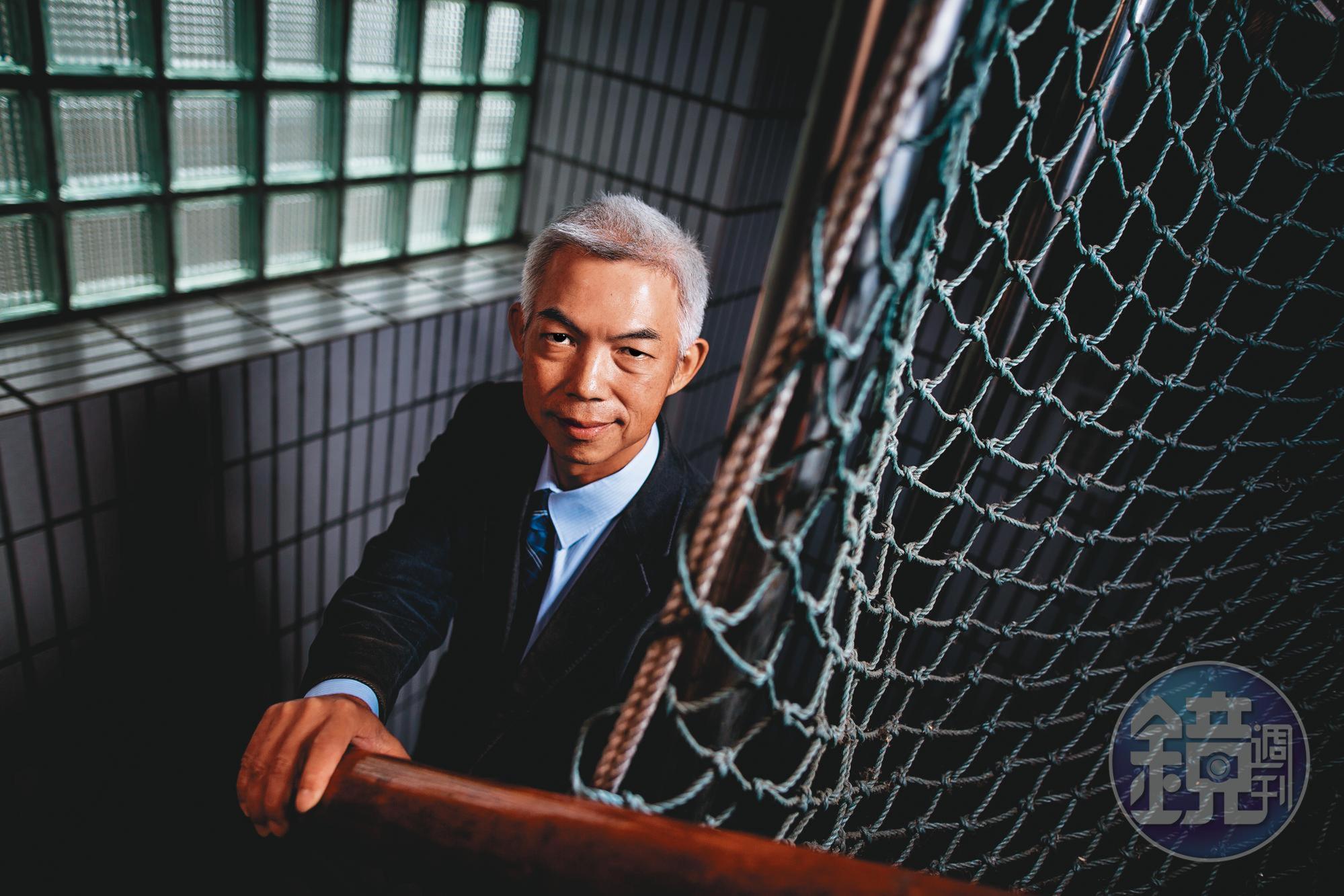 尤伯祥個性直率，他笑說，剛出道當律師半年時，就在法庭上跟法官大吵。那年代少有律師敢當庭嗆法官。