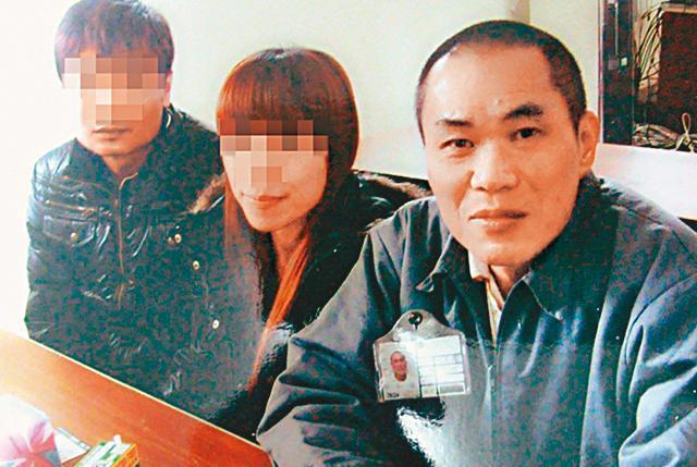 前些年邱和順（右）的女兒帶友人來探視。邱被捕時僅28歲，當時女兒還小。（司改會提供）