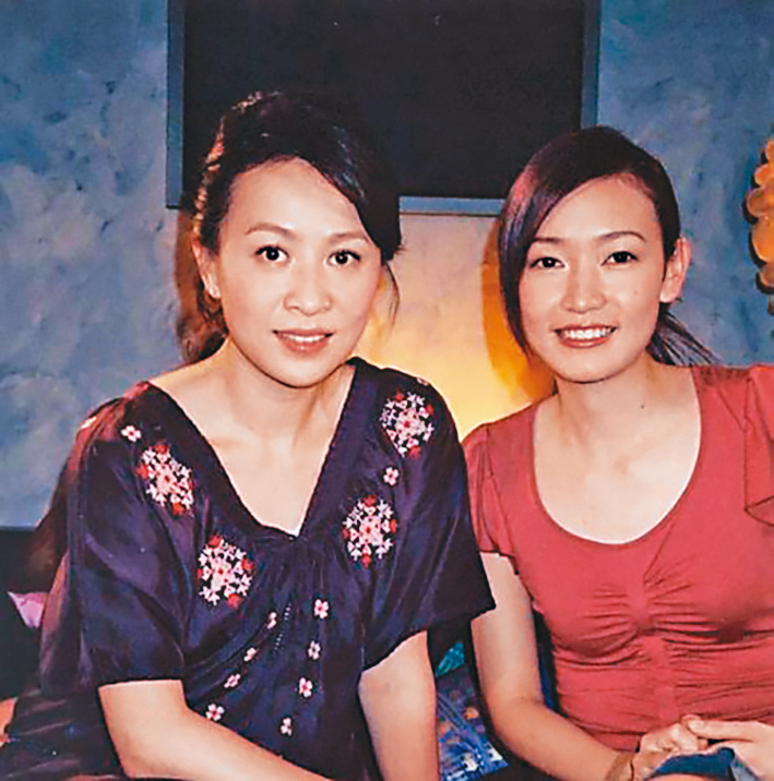 潘慧如（右）在香港主持華娛電視《天下娛樂通》時，曾透過製作單位邀劉嘉玲擔任嘉賓。
