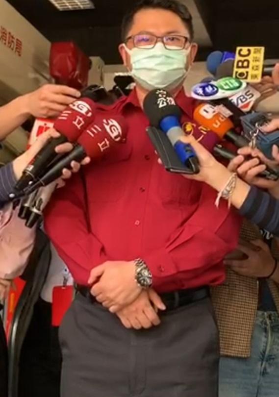延平分隊小隊長高嘉懋回憶當天錢櫃大火救人仍心有餘悸。(翻攝畫面)