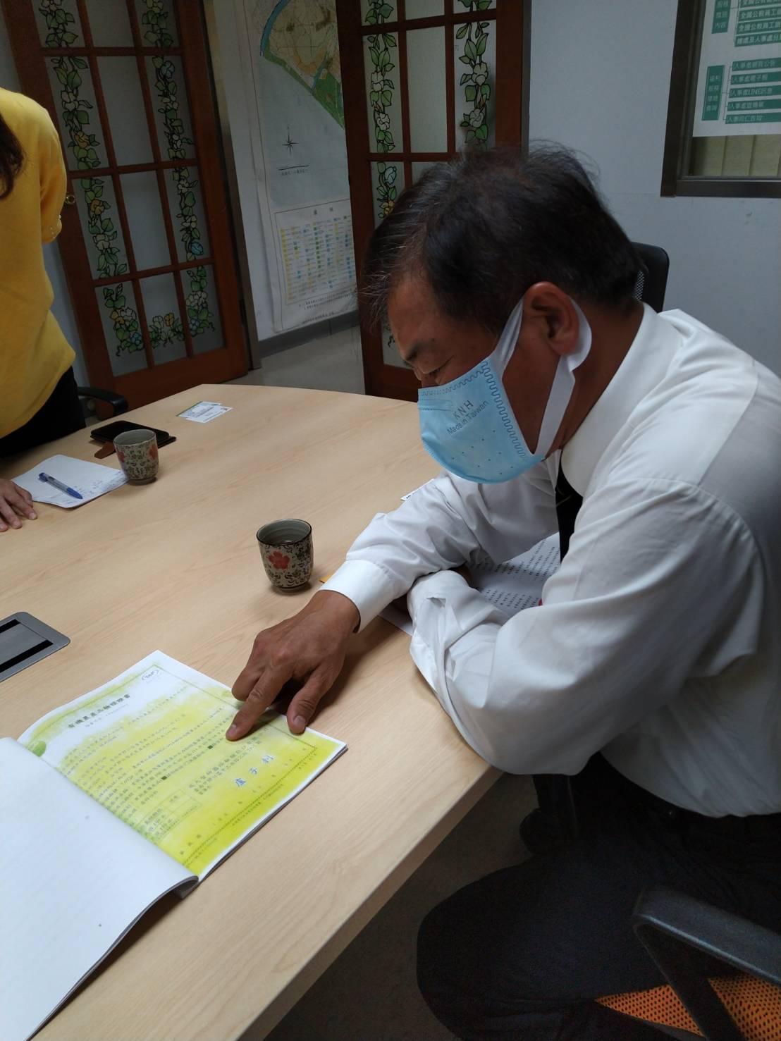 謝登源教授質疑徐紫珊放牧的方式難取得有機認證。（讀者提供）
