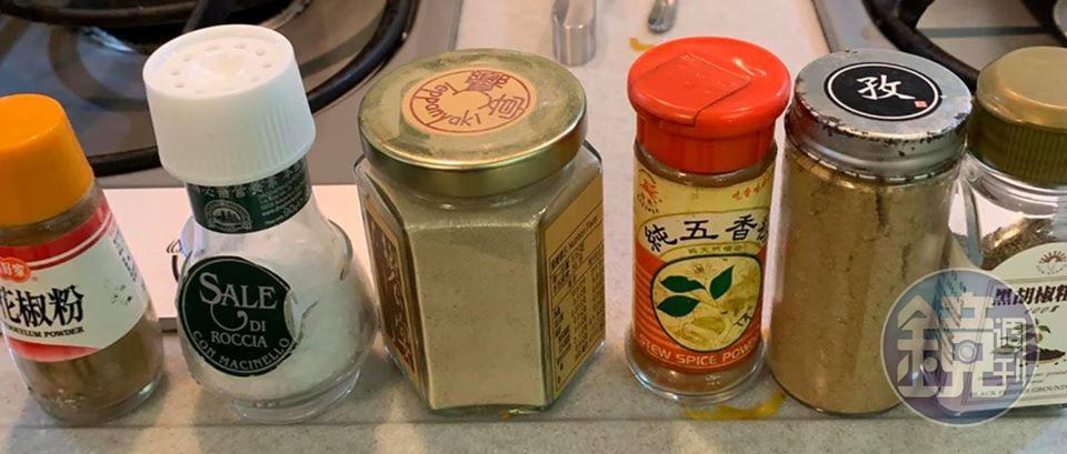 各種香料粉是調味的重要關鍵。