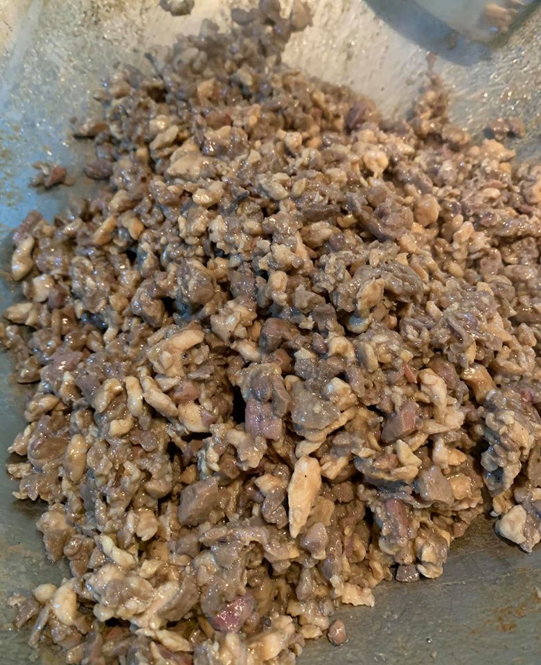 炒到雞肝熟了,其他兩種肉肯定也熟了。