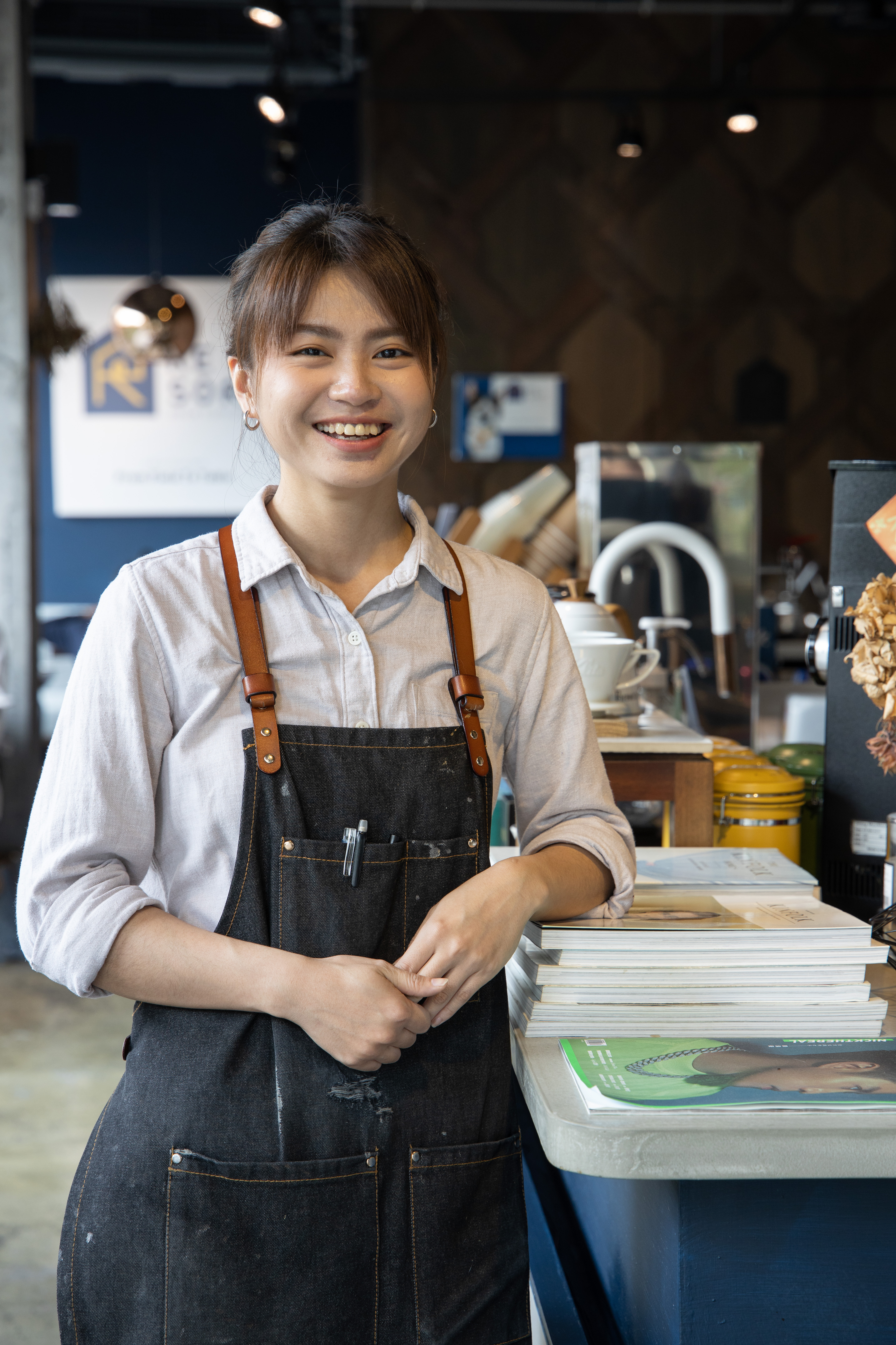 美少女店長李曉柔每天早上9點入店備料，團隊分工井然有序。