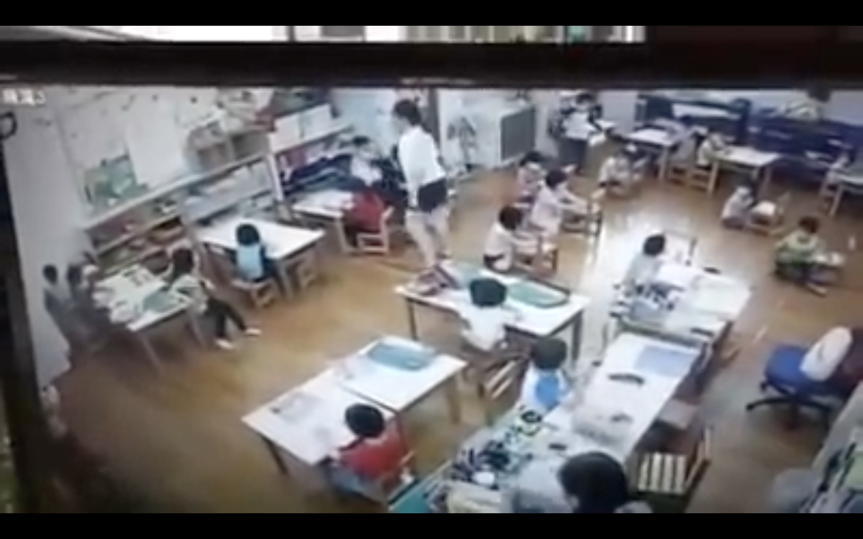 台中傳出幼童遭施暴「扯髮拖行到角落」的事件。（翻攝爆料公社）