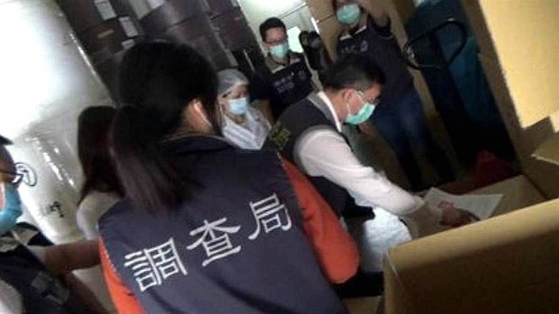 南檢和調查局南機站口罩「國家隊」私開產線賣口罩賺千萬。（翻攝畫面）