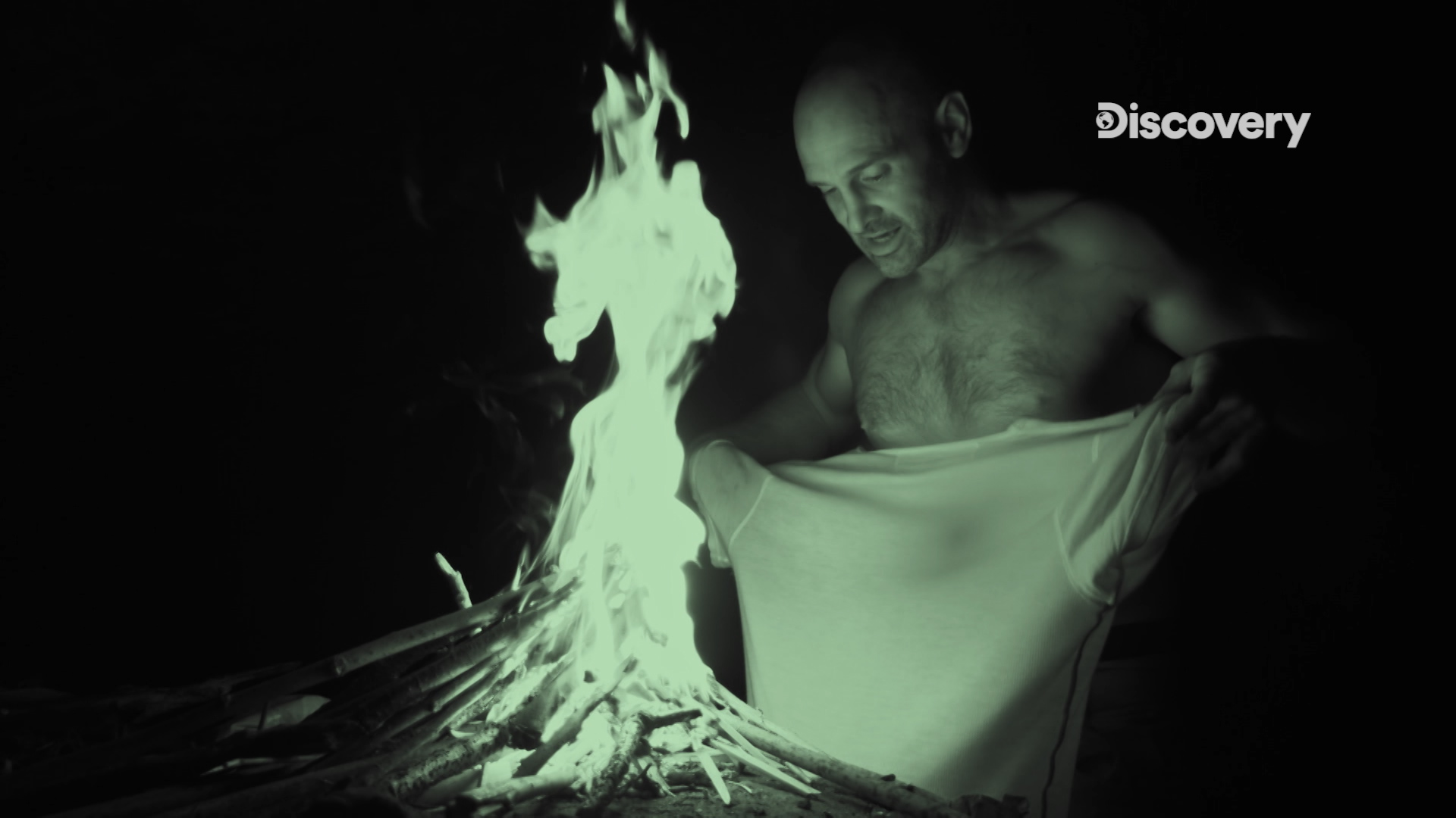 《單挑求生高手》主持人艾德在中國陝西巴山展開全新的挑戰。（Discovery頻道提供）