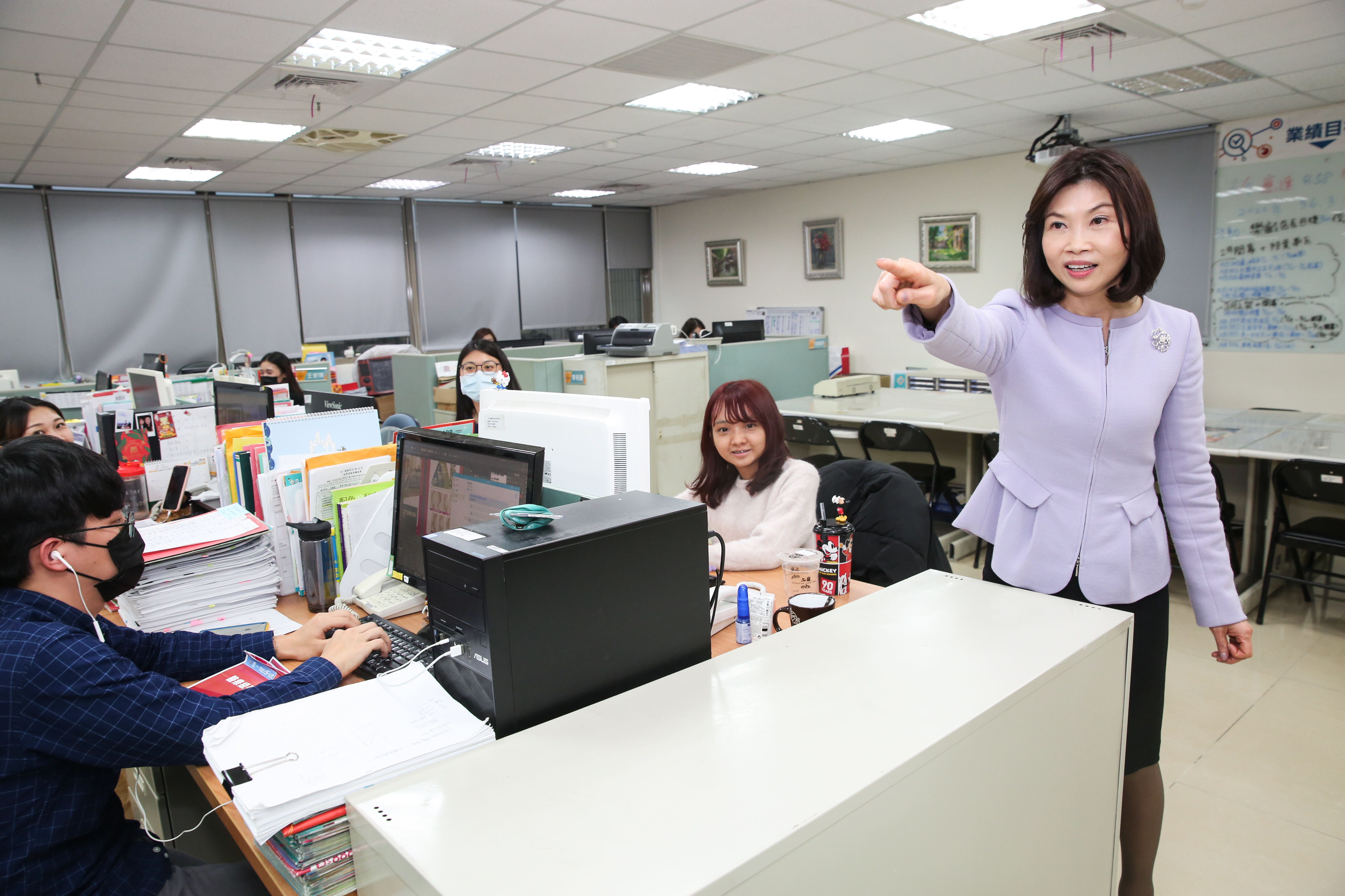 陳麗如有時像老闆有時像媽媽，她注重員工身心靈健康，不惜化身管很寬董事長。