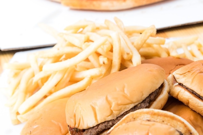 比利時馬鈴薯業者呼籲比利時民眾多吃薯條拯救產業。（取自圖庫www.pakutaso.com）