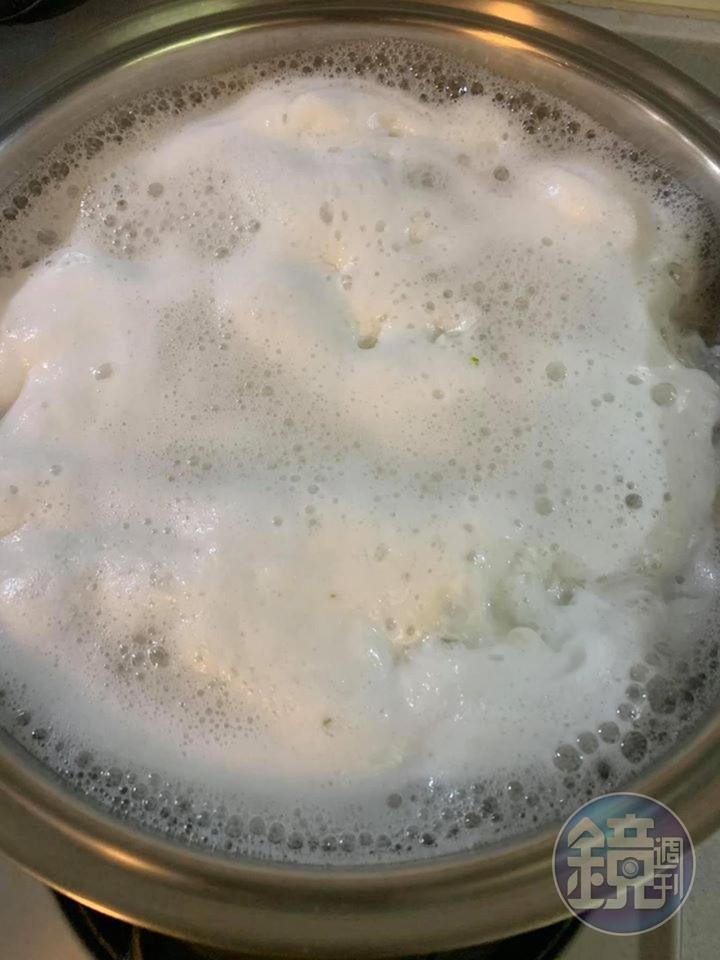 這些浮沫要撈掉。