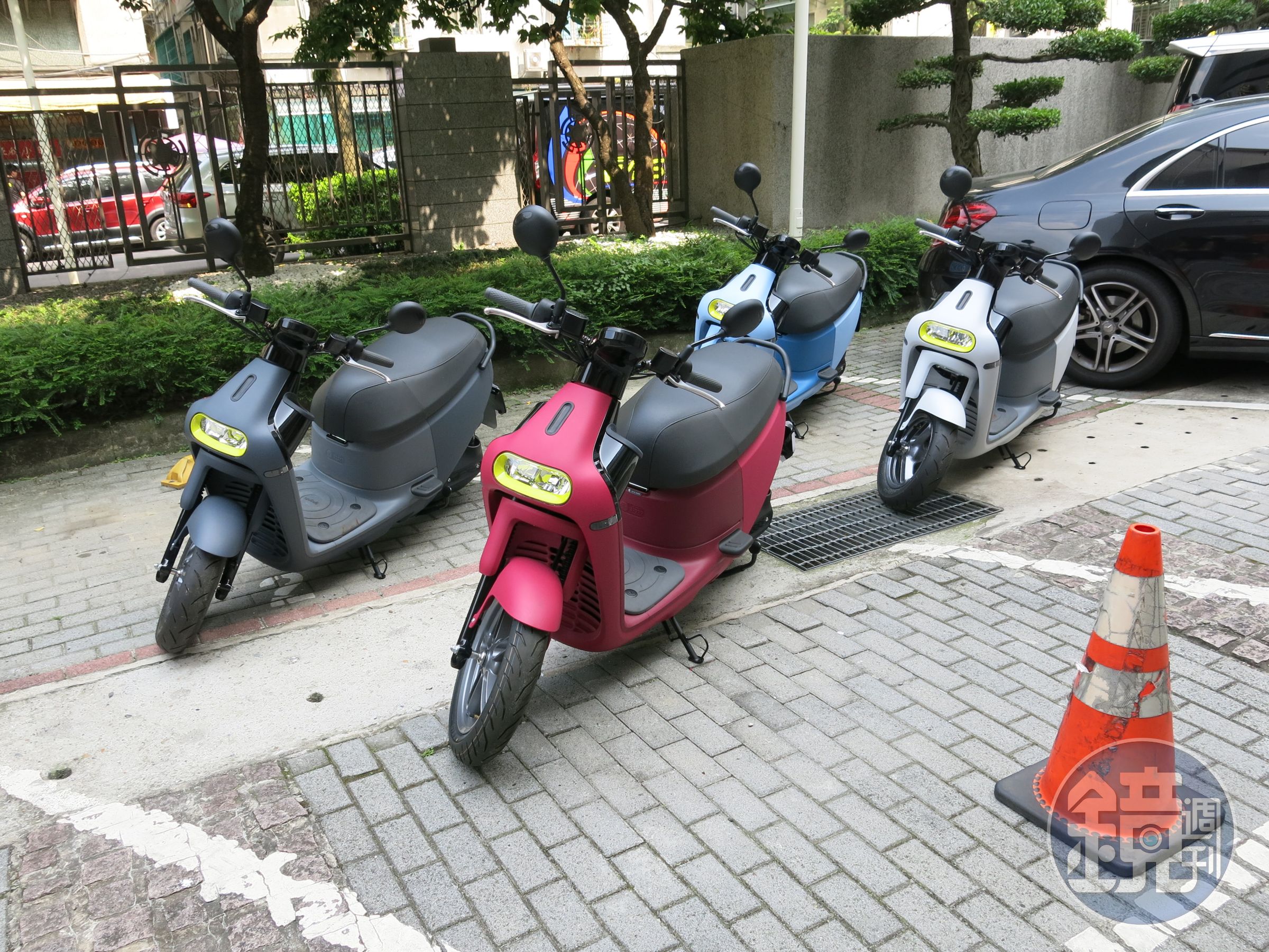 馮嫌購買4輛電動機車要出租。（翻攝畫面）