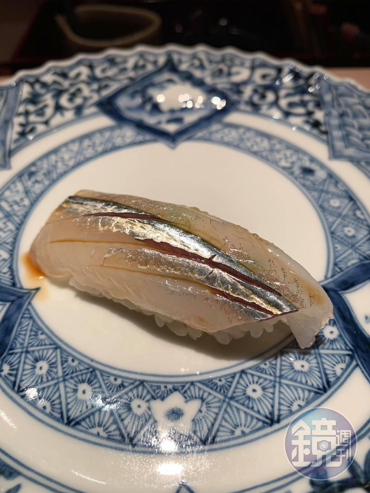 亮皮魚也處理得很好,醬汁躲在刀痕中。