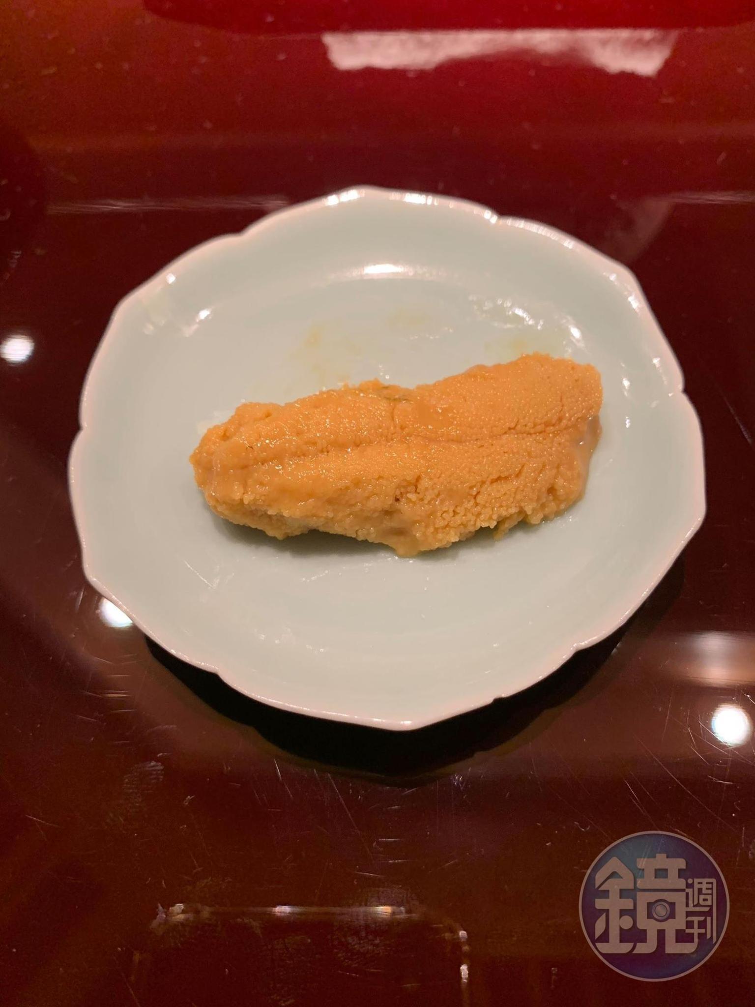 前菜海膽,已經被吃掉一半,中途才記得拍。