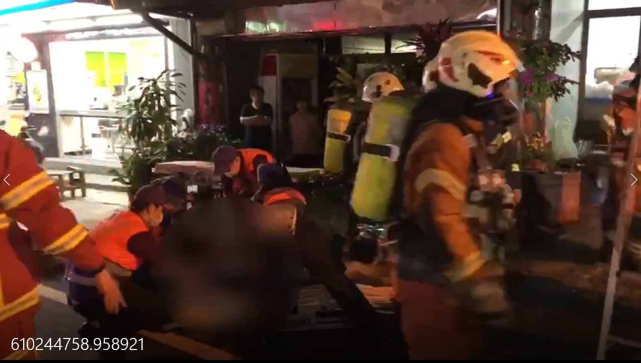 林男被救出時，已無生命跡象。（翻攝畫面）