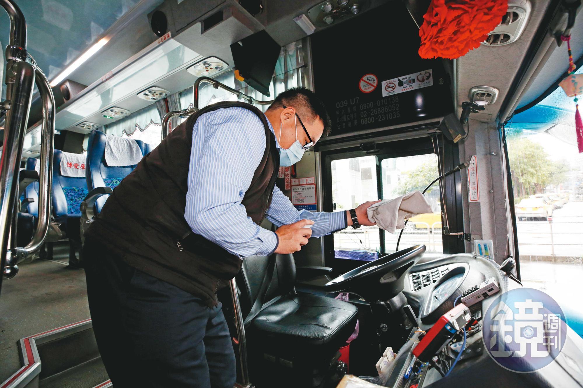 隨著國道客運各路線縮班，不少司機接到公司鼓勵休假的通知，收入也因此大減。