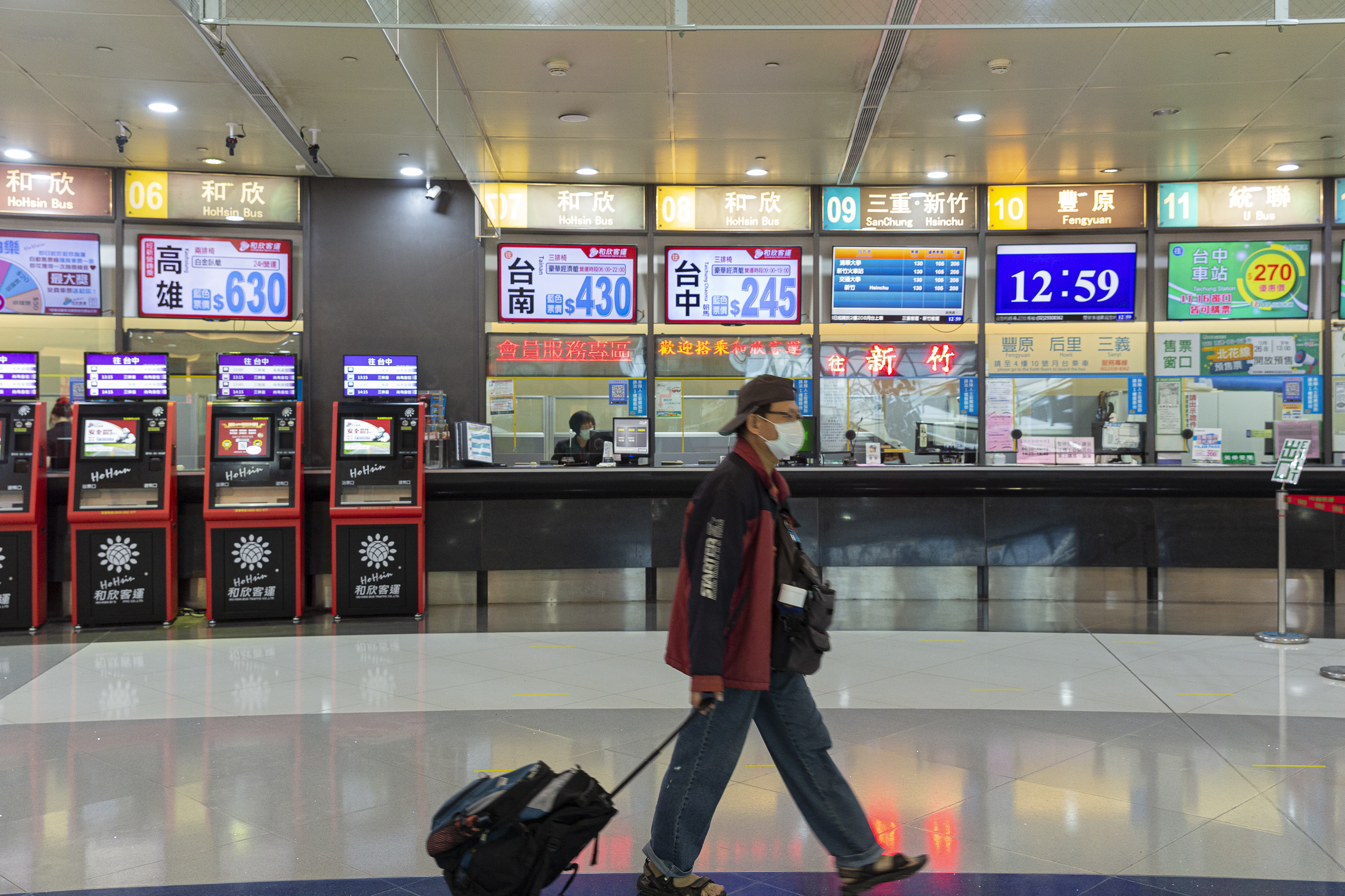 業者透露，國道客運路線受衝擊程度，與路程長短呈正相關，除機場線外，以台北開往高雄、屏東路線最慘。