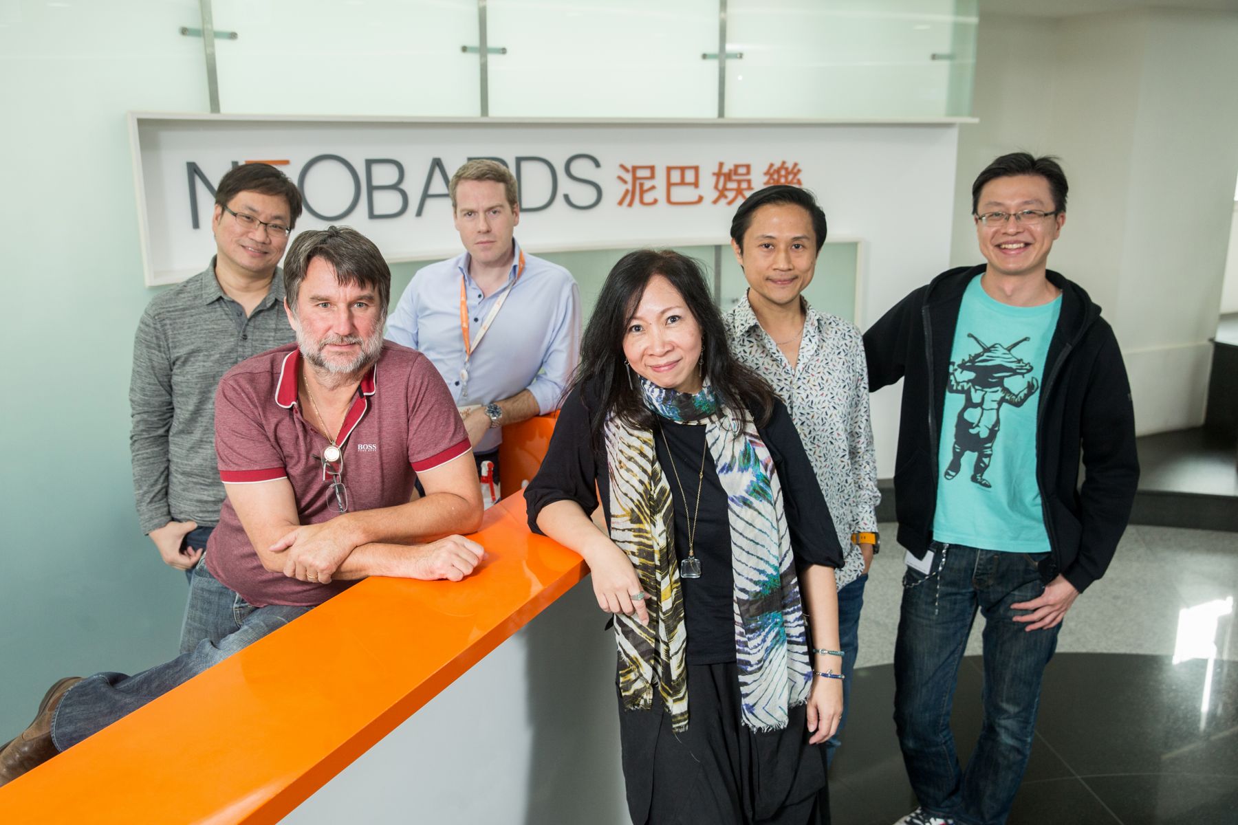 泥巴娛樂由7位合夥人創辦，並在公司擔任要職。其中6位是資深遊戲業人士，由左至右為技術長陳培鋒、執行長Jean-Marc Morel、視覺藝術長Julien Proux、營運長林蓓心、創意長王彥凱、製作人陳世穎。未入鏡的財務長陳明過去長期服務於金融圈。