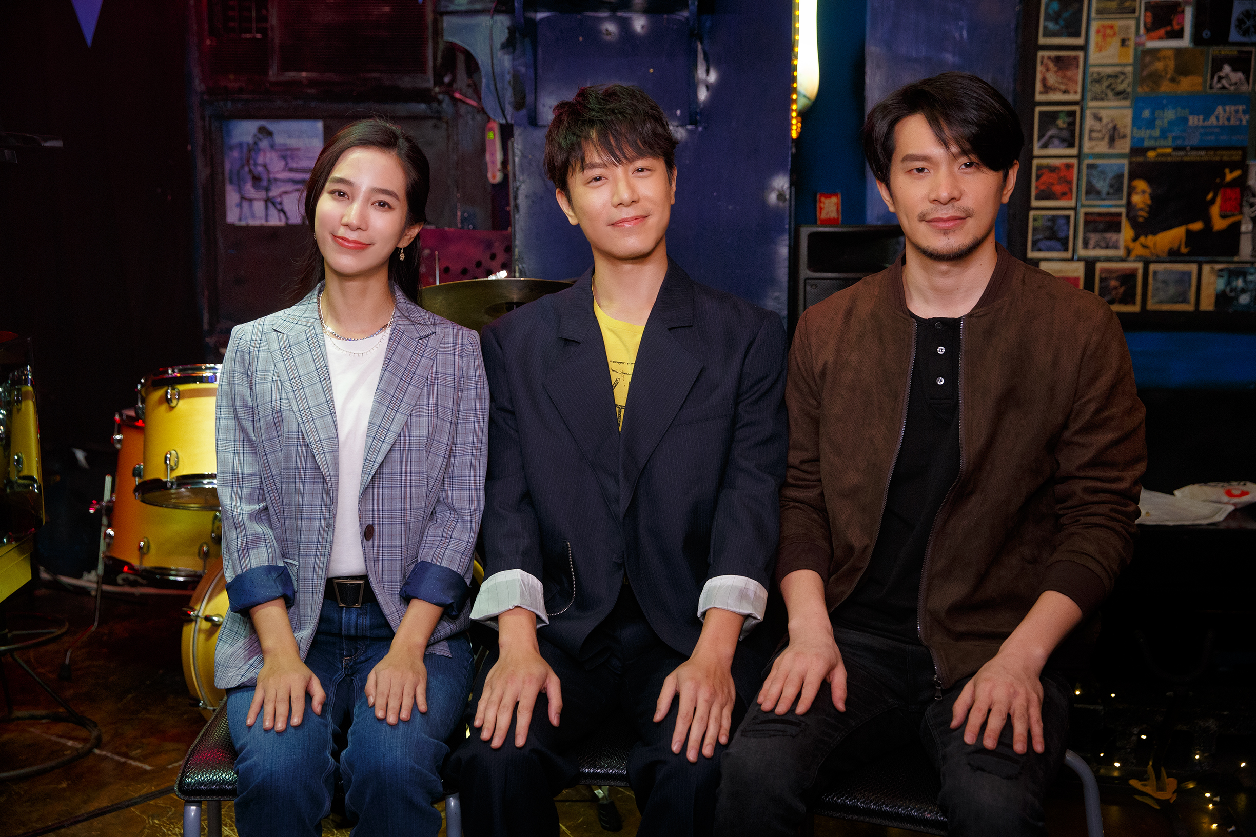 韋禮安新歌〈不用告訴我〉MV邀請温貞菱和男星姚淳耀演出，3人在現場不斷搞笑。（The Orchard提供）