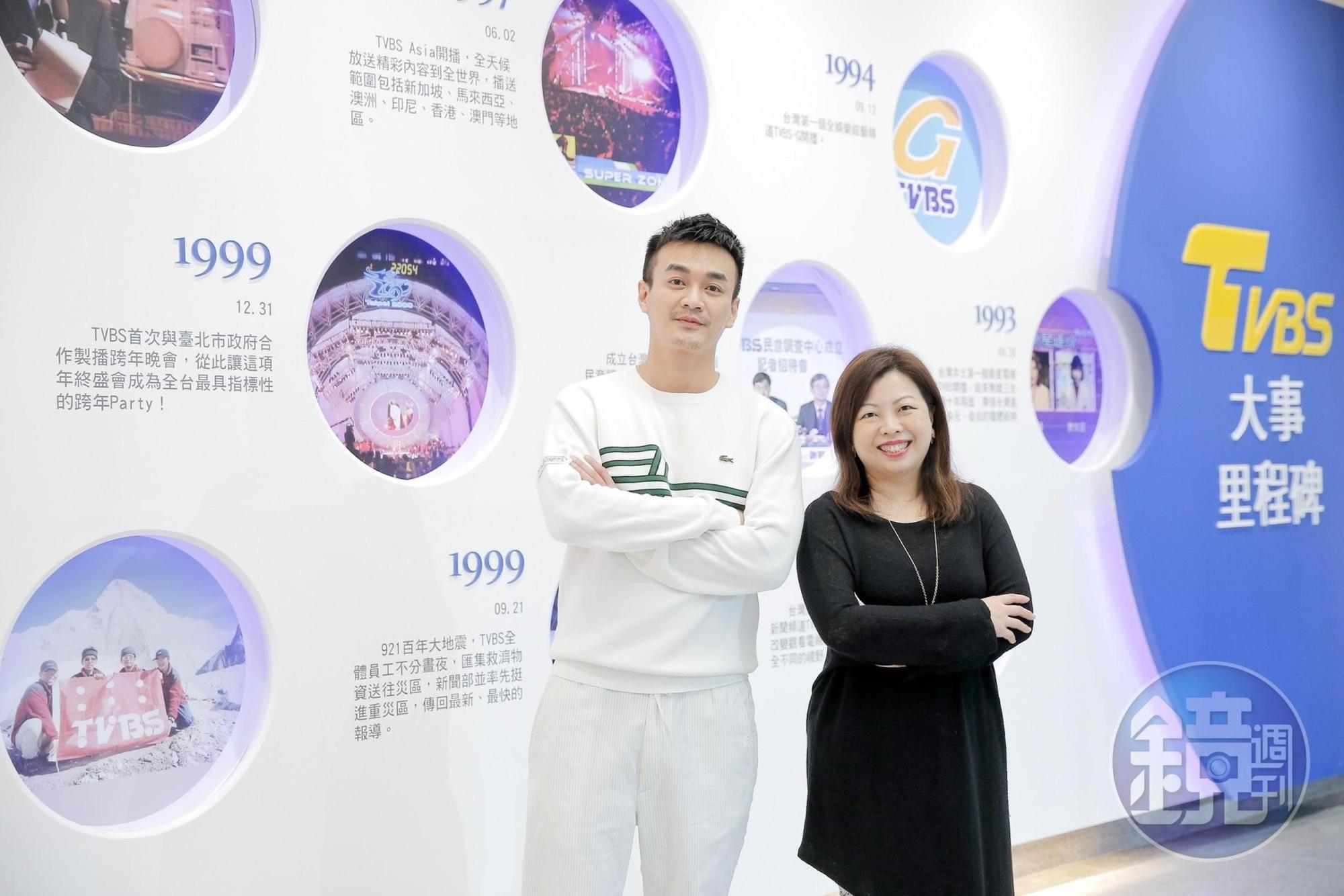 劉文硯（右）上任後即進行組織改造，將綜藝、戲劇部門合併為「娛樂節目部」，戴天易（左）升任總監。