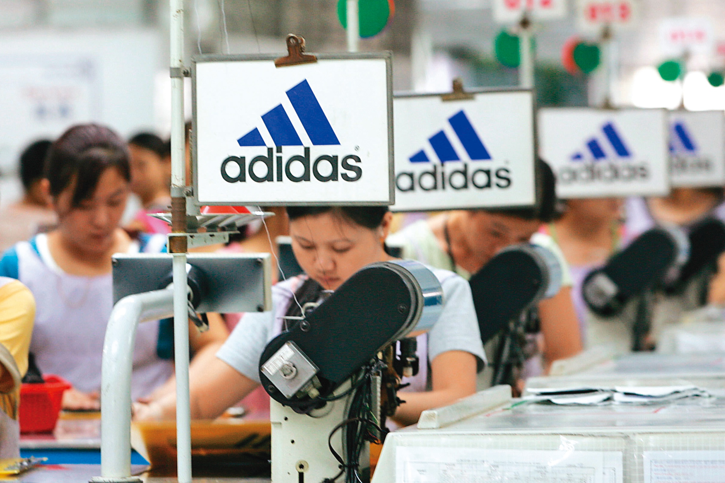 愛迪達股價在武漢瘟疫中大跌4成多，至今只漲回1成，距離2月的起跌點還有3成。（東方IC）